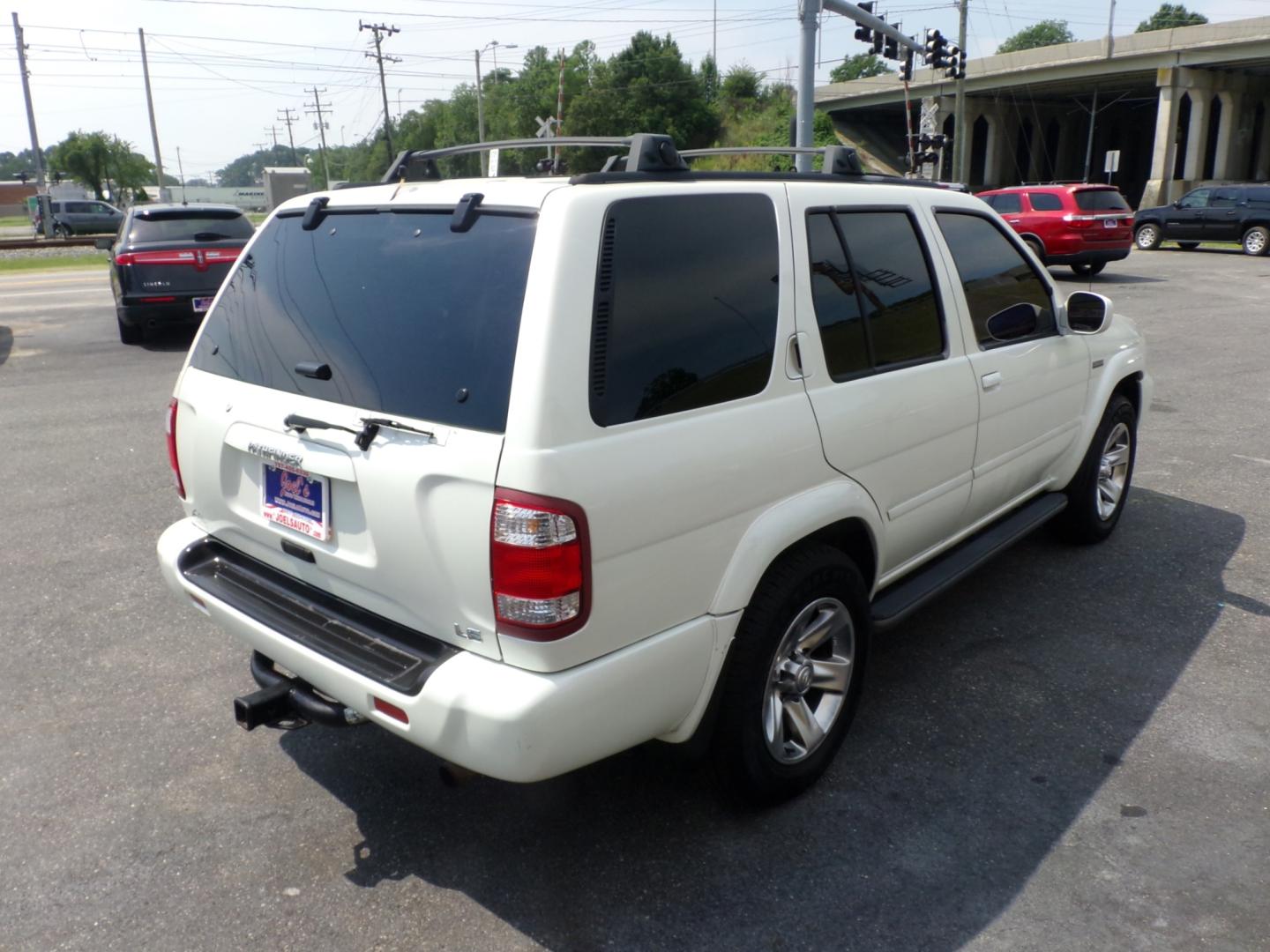 2004 WHITE Nissan Pathfinder LE Platinum Edition 4WD (JN8DR09Y54W) with an 3.5L V6 DOHC 24V engine, 4-Speed Automatic Overdrive transmission, located at 5700 Curlew Drive, Norfolk, VA, 23502, (757) 455-6330, 36.841885, -76.209412 - Photo#13