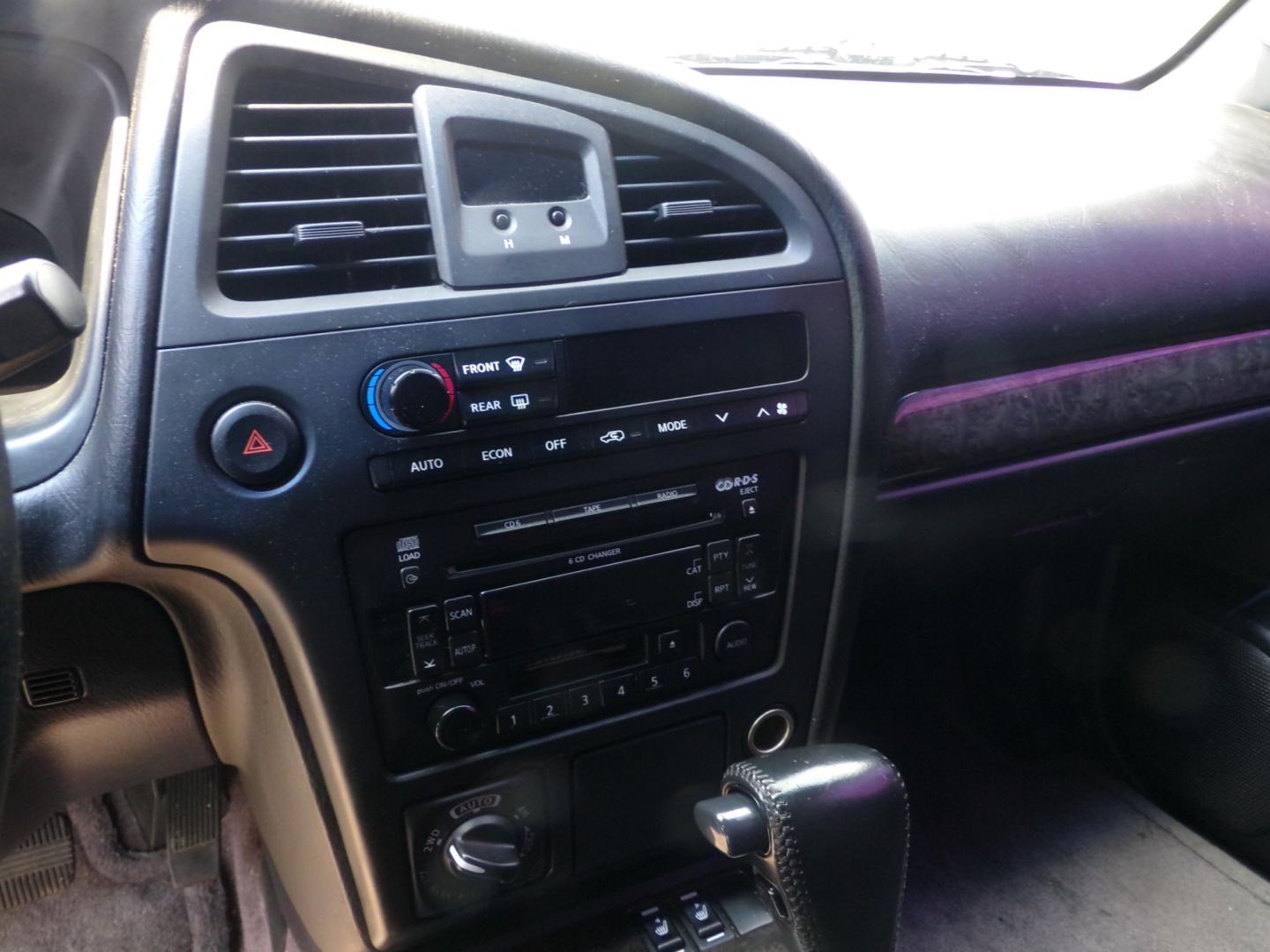 2004 WHITE Nissan Pathfinder LE Platinum Edition 4WD (JN8DR09Y54W) with an 3.5L V6 DOHC 24V engine, 4-Speed Automatic Overdrive transmission, located at 5700 Curlew Drive, Norfolk, VA, 23502, (757) 455-6330, 36.841885, -76.209412 - Photo#9