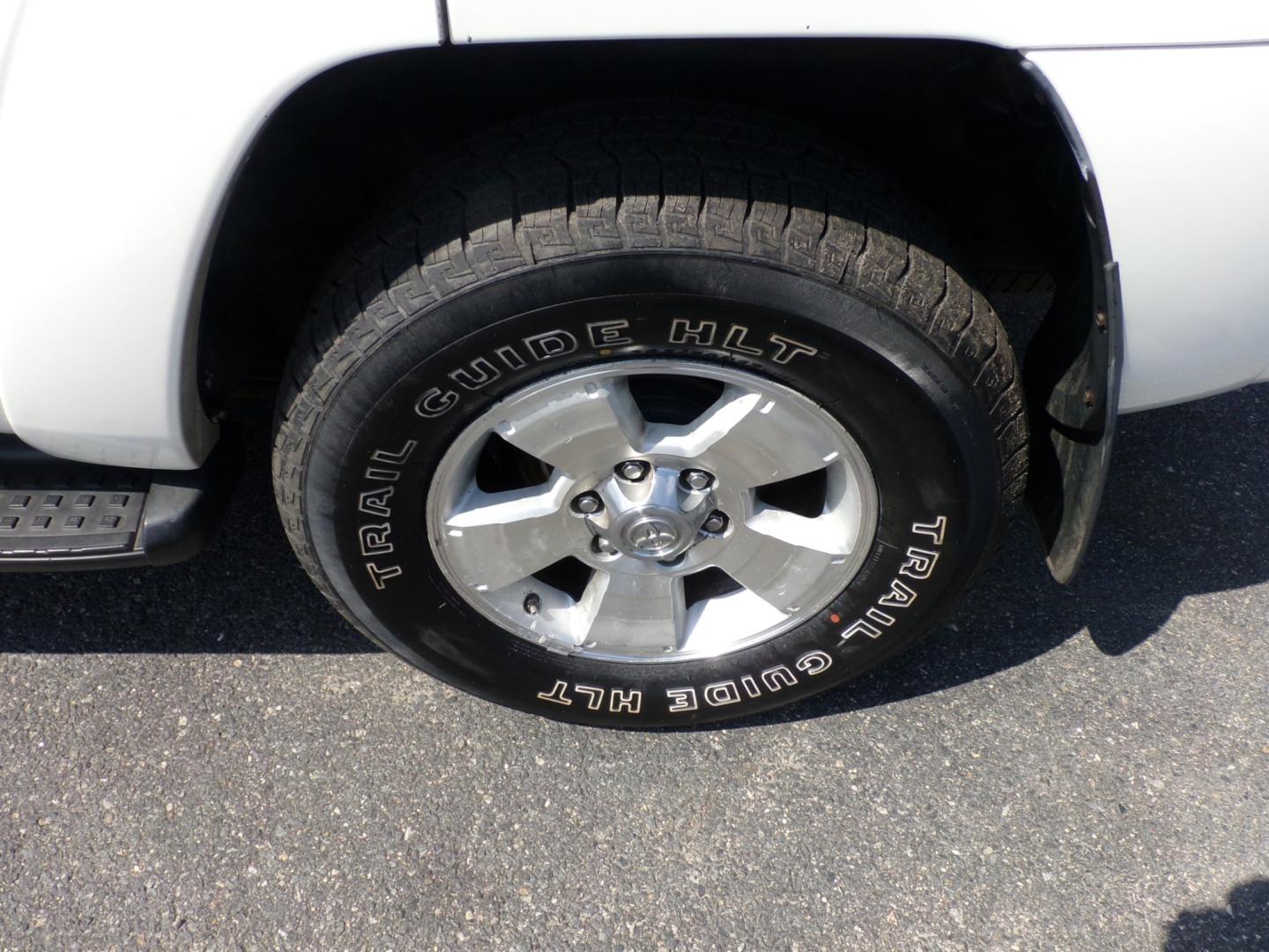 2005 WHITE Toyota 4Runner Limited V8 4WD (JTEBT17R050) with an 4.7L V8 DOHC 32V engine, 5-Speed Automatic Overdrive transmission, located at 5700 Curlew Drive, Norfolk, VA, 23502, (757) 455-6330, 36.841885, -76.209412 - Photo#10