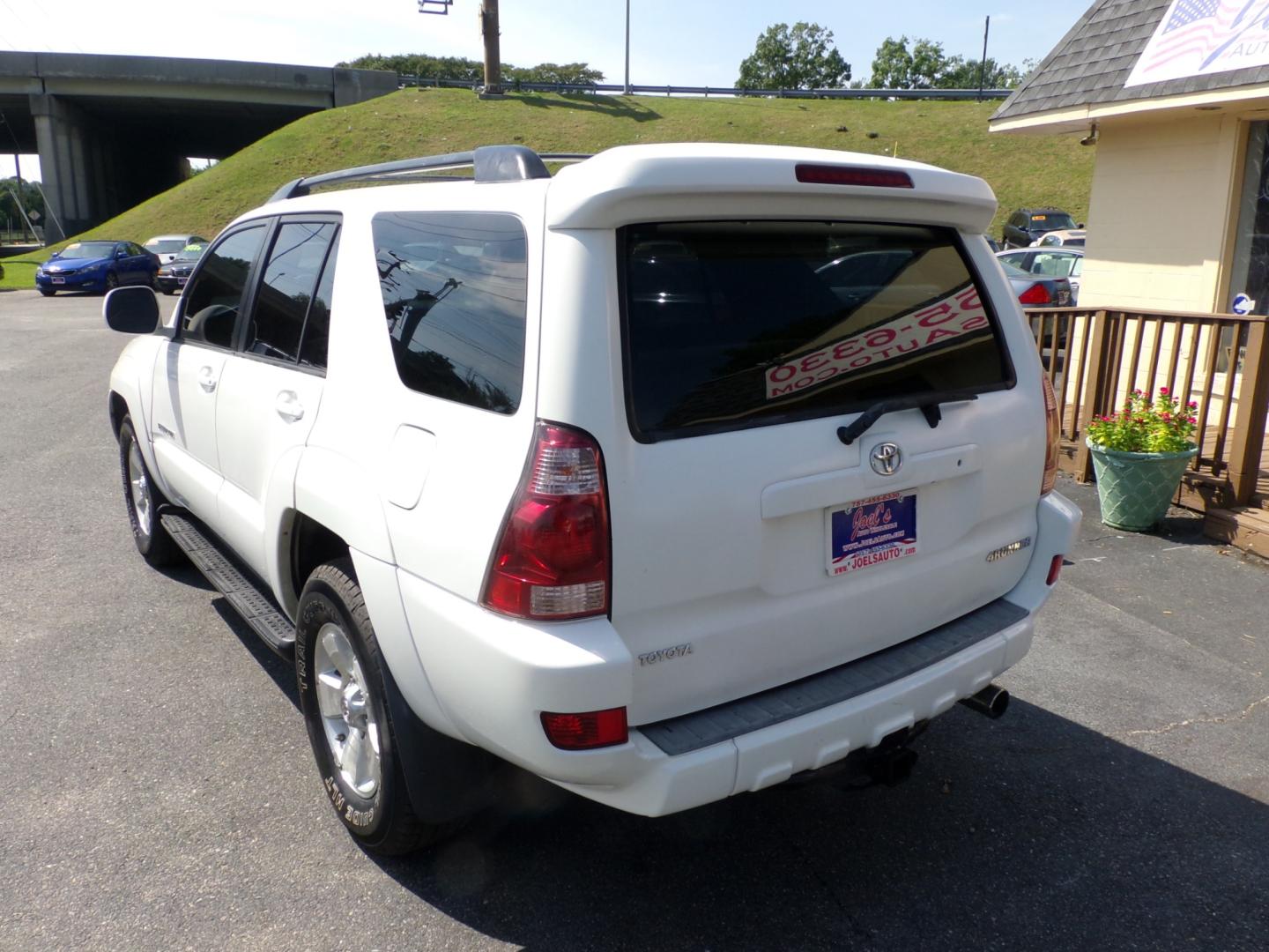 2005 WHITE Toyota 4Runner Limited V8 4WD (JTEBT17R050) with an 4.7L V8 DOHC 32V engine, 5-Speed Automatic Overdrive transmission, located at 5700 Curlew Drive, Norfolk, VA, 23502, (757) 455-6330, 36.841885, -76.209412 - Photo#11