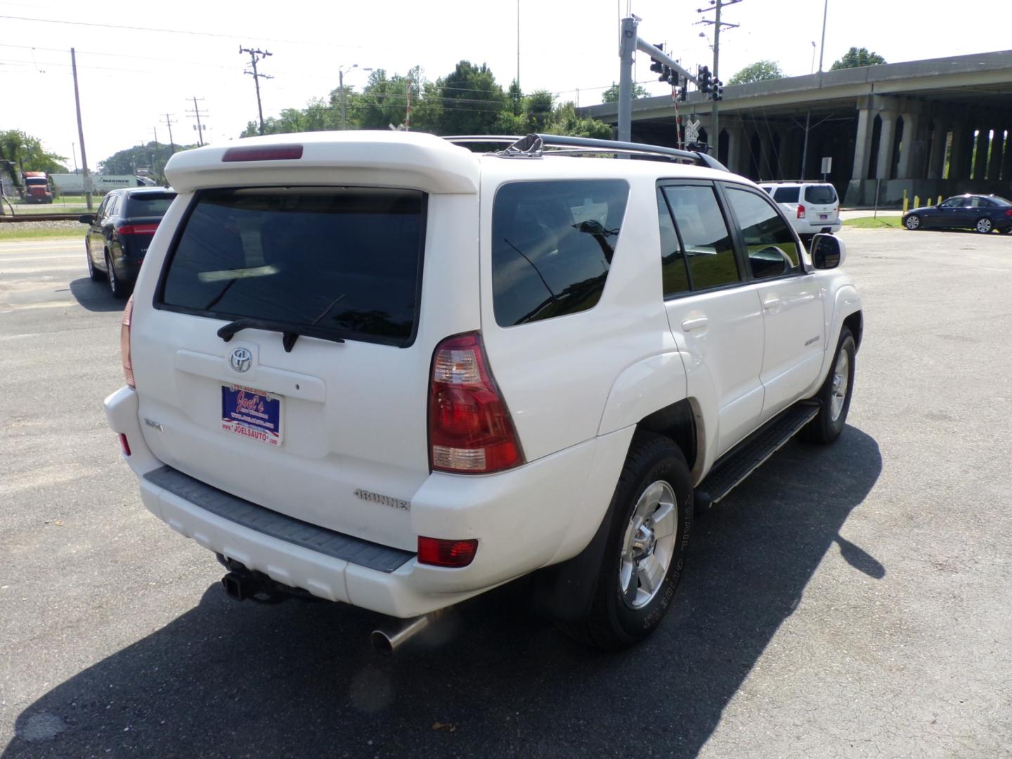 2005 WHITE Toyota 4Runner Limited V8 4WD (JTEBT17R050) with an 4.7L V8 DOHC 32V engine, 5-Speed Automatic Overdrive transmission, located at 5700 Curlew Drive, Norfolk, VA, 23502, (757) 455-6330, 36.841885, -76.209412 - Photo#14