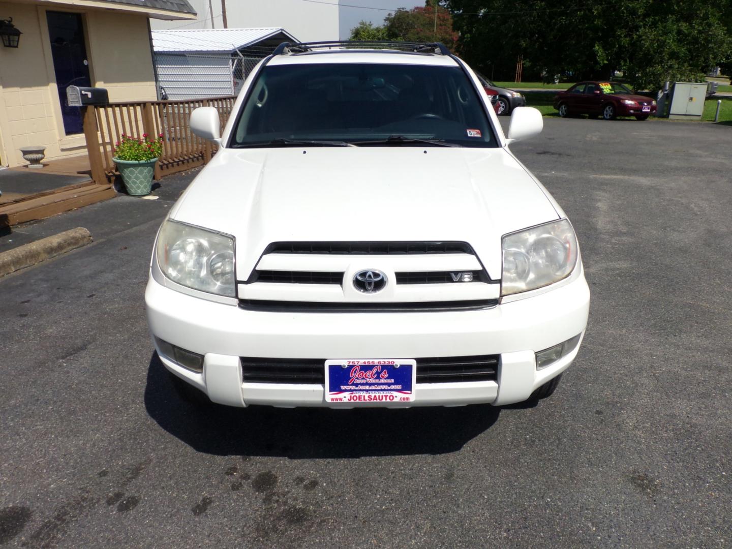 2005 WHITE Toyota 4Runner Limited V8 4WD (JTEBT17R050) with an 4.7L V8 DOHC 32V engine, 5-Speed Automatic Overdrive transmission, located at 5700 Curlew Drive, Norfolk, VA, 23502, (757) 455-6330, 36.841885, -76.209412 - Photo#2