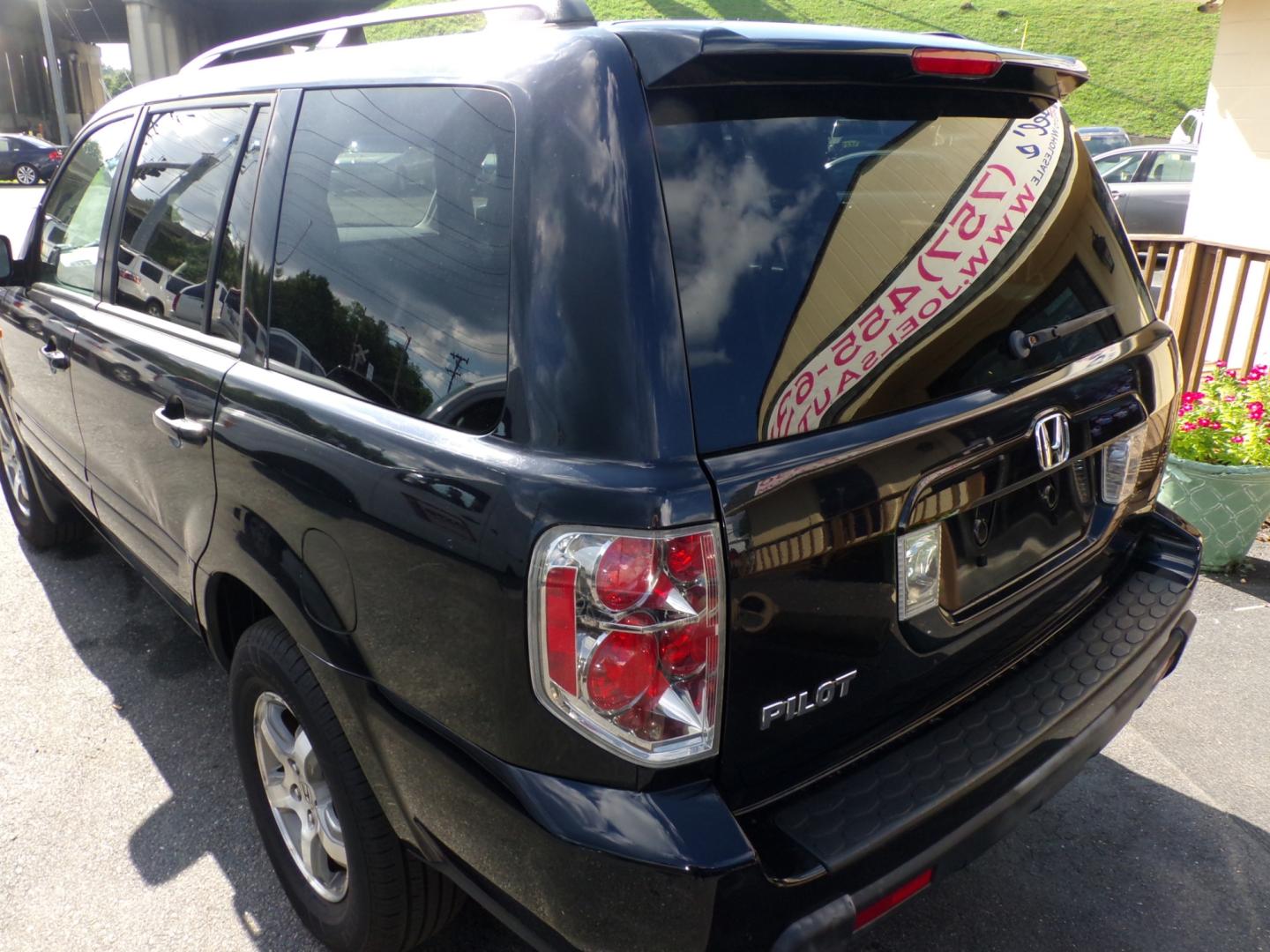 2006 Black Honda Pilot EX (5FNYF28426B) with an 3.5L V6 SOHC 24V engine, 5-Speed Automatic Overdrive transmission, located at 5700 Curlew Drive, Norfolk, VA, 23502, (757) 455-6330, 36.841885, -76.209412 - Photo#12