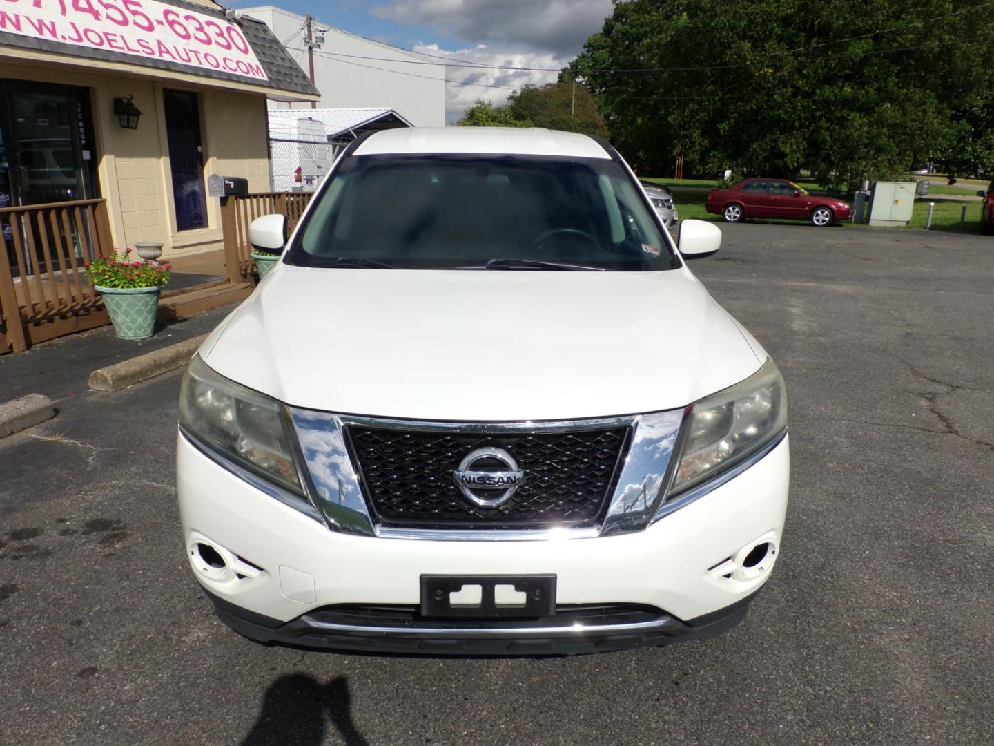 2014 WHITE Nissan Pathfinder S 4WD (5N1AR2MM9EC) with an 3.5L V6 DOHC 24V engine, Continuously Variable Transmission transmission, located at 5700 Curlew Drive, Norfolk, VA, 23502, (757) 455-6330, 36.841885, -76.209412 - Photo#3