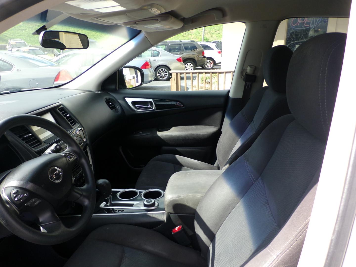 2014 WHITE Nissan Pathfinder S 4WD (5N1AR2MM9EC) with an 3.5L V6 DOHC 24V engine, Continuously Variable Transmission transmission, located at 5700 Curlew Drive, Norfolk, VA, 23502, (757) 455-6330, 36.841885, -76.209412 - Photo#7