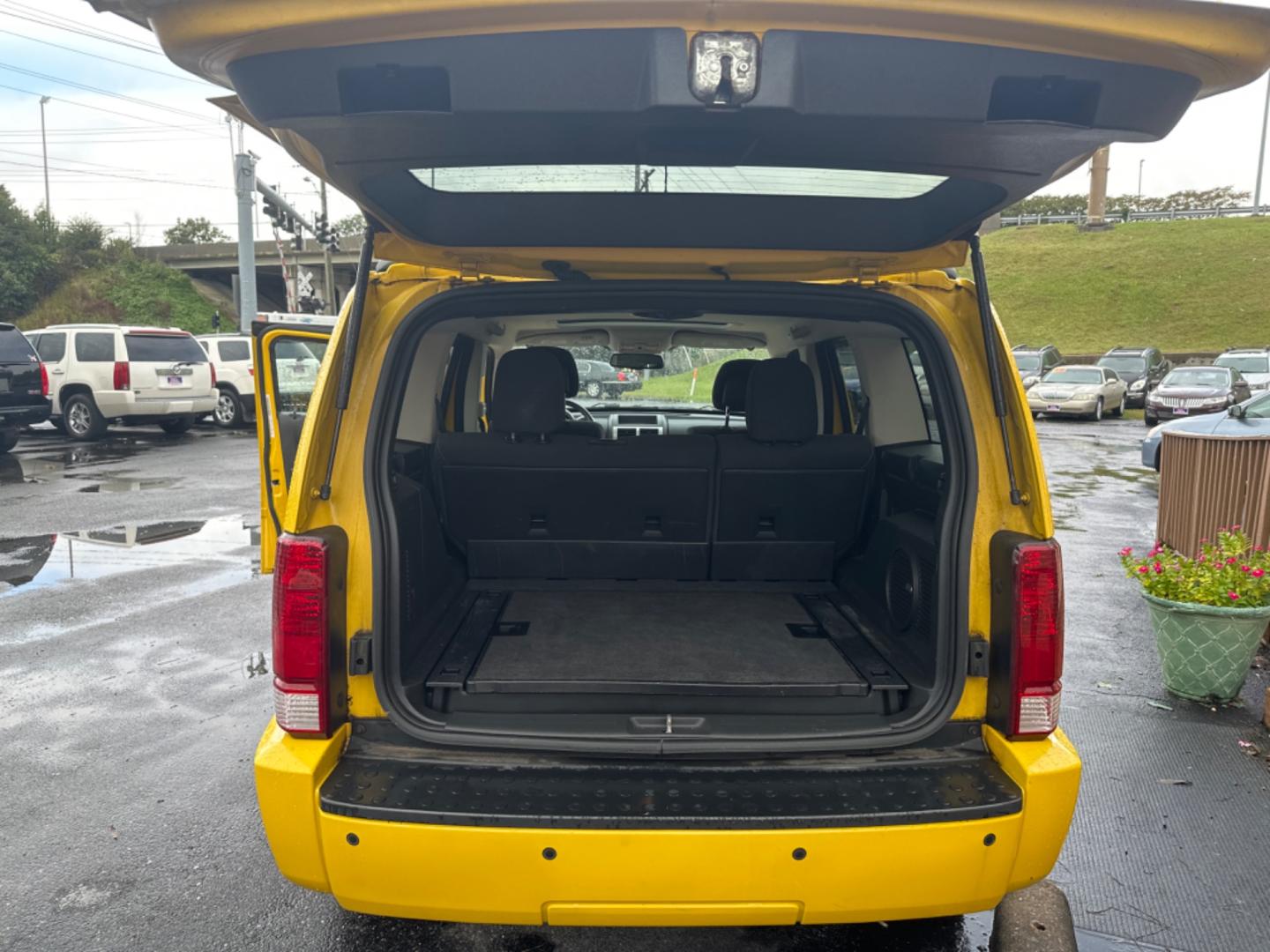 2011 Yellow /black Dodge Nitro Detonator 4WD (1D4PU6GX4BW) with an 4.0L V6 SOHC 24V engine, 5-Speed Automatic transmission, located at 5700 Curlew Drive, Norfolk, VA, 23502, (757) 455-6330, 36.841885, -76.209412 - Photo#12