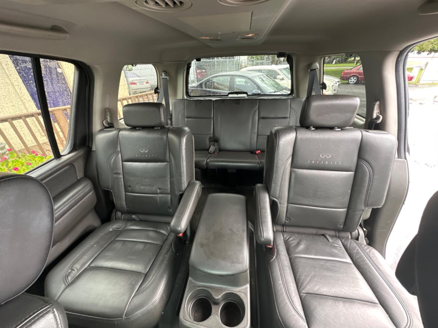 2007 white /black Infiniti QX56 AWD (5N3AA08CX7N) with an 5.6L V8 DOHC 32V engine, 5-Speed Automatic Overdrive transmission, located at 5700 Curlew Drive, Norfolk, VA, 23502, (757) 455-6330, 36.841885, -76.209412 - Photo#10