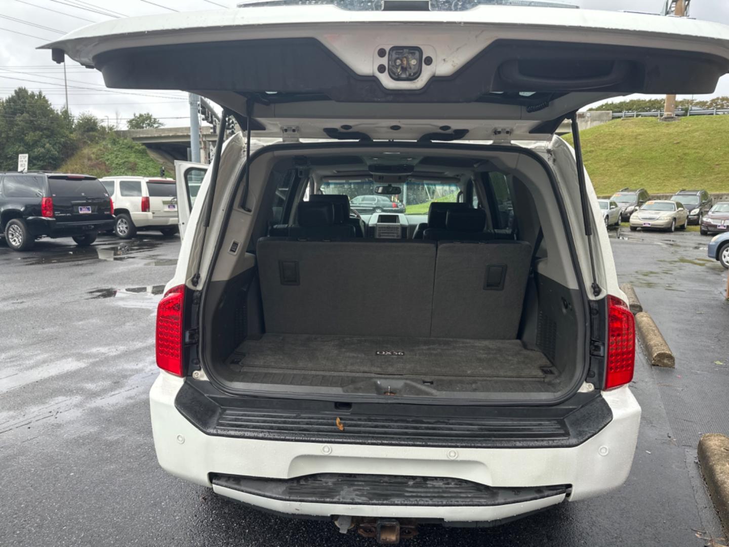 2007 white /black Infiniti QX56 AWD (5N3AA08CX7N) with an 5.6L V8 DOHC 32V engine, 5-Speed Automatic Overdrive transmission, located at 5700 Curlew Drive, Norfolk, VA, 23502, (757) 455-6330, 36.841885, -76.209412 - Photo#12