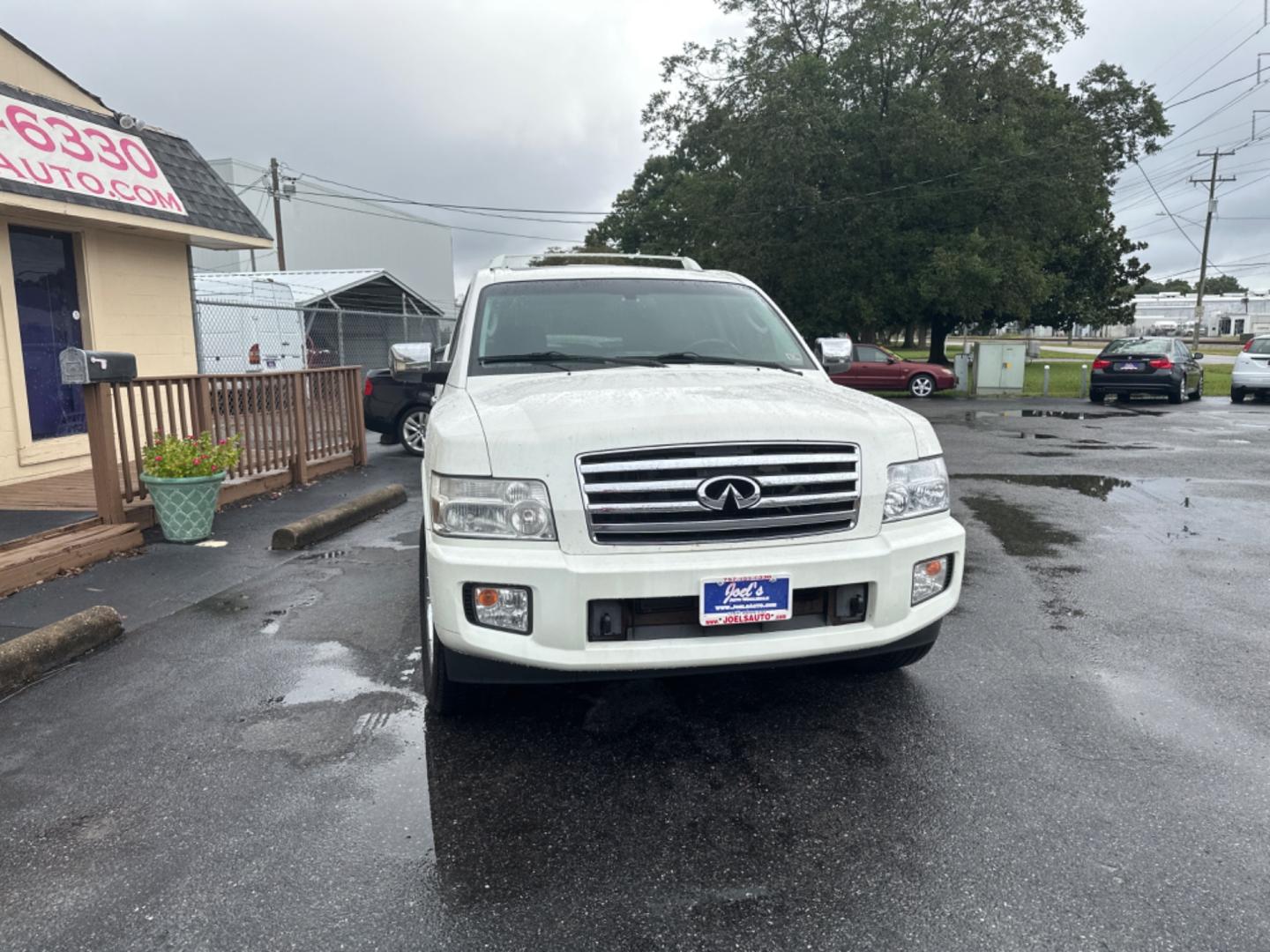 2007 white /black Infiniti QX56 AWD (5N3AA08CX7N) with an 5.6L V8 DOHC 32V engine, 5-Speed Automatic Overdrive transmission, located at 5700 Curlew Drive, Norfolk, VA, 23502, (757) 455-6330, 36.841885, -76.209412 - Photo#5