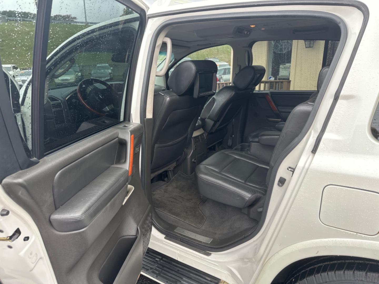 2007 white /black Infiniti QX56 AWD (5N3AA08CX7N) with an 5.6L V8 DOHC 32V engine, 5-Speed Automatic Overdrive transmission, located at 5700 Curlew Drive, Norfolk, VA, 23502, (757) 455-6330, 36.841885, -76.209412 - Photo#9