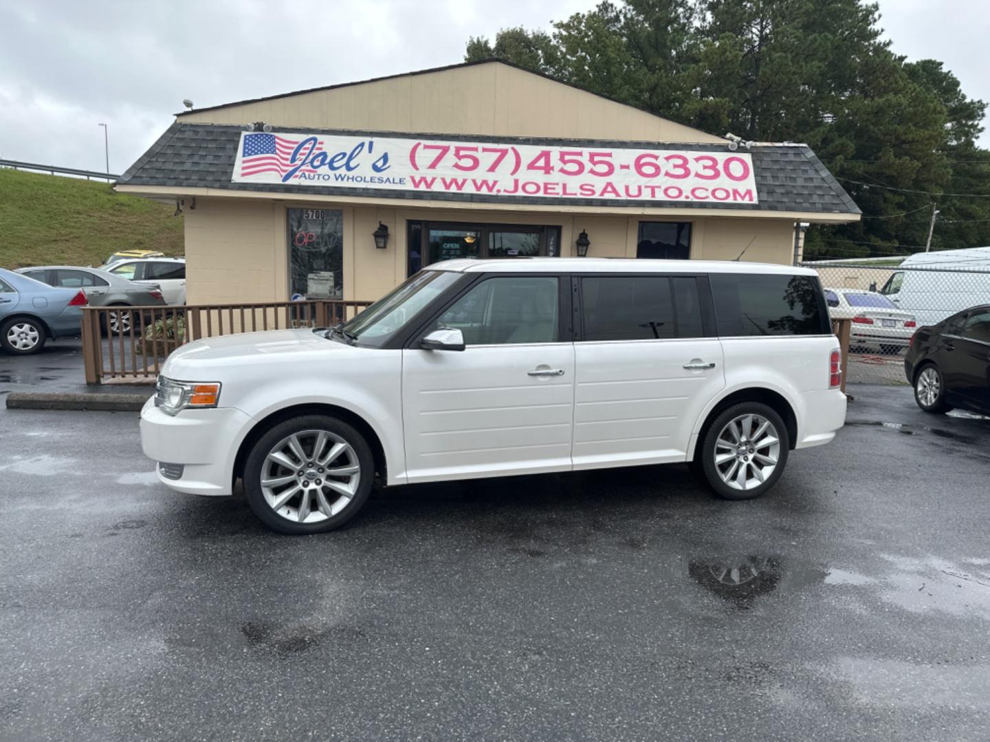 2010 white /tan Ford Flex Limited FWD (2FMGK5DC0AB) with an 3.5L V6 DOHC 24V engine, 6-Speed Automatic Overdrive transmission, located at 5700 Curlew Drive, Norfolk, VA, 23502, (757) 455-6330, 36.841885, -76.209412 - Photo#0