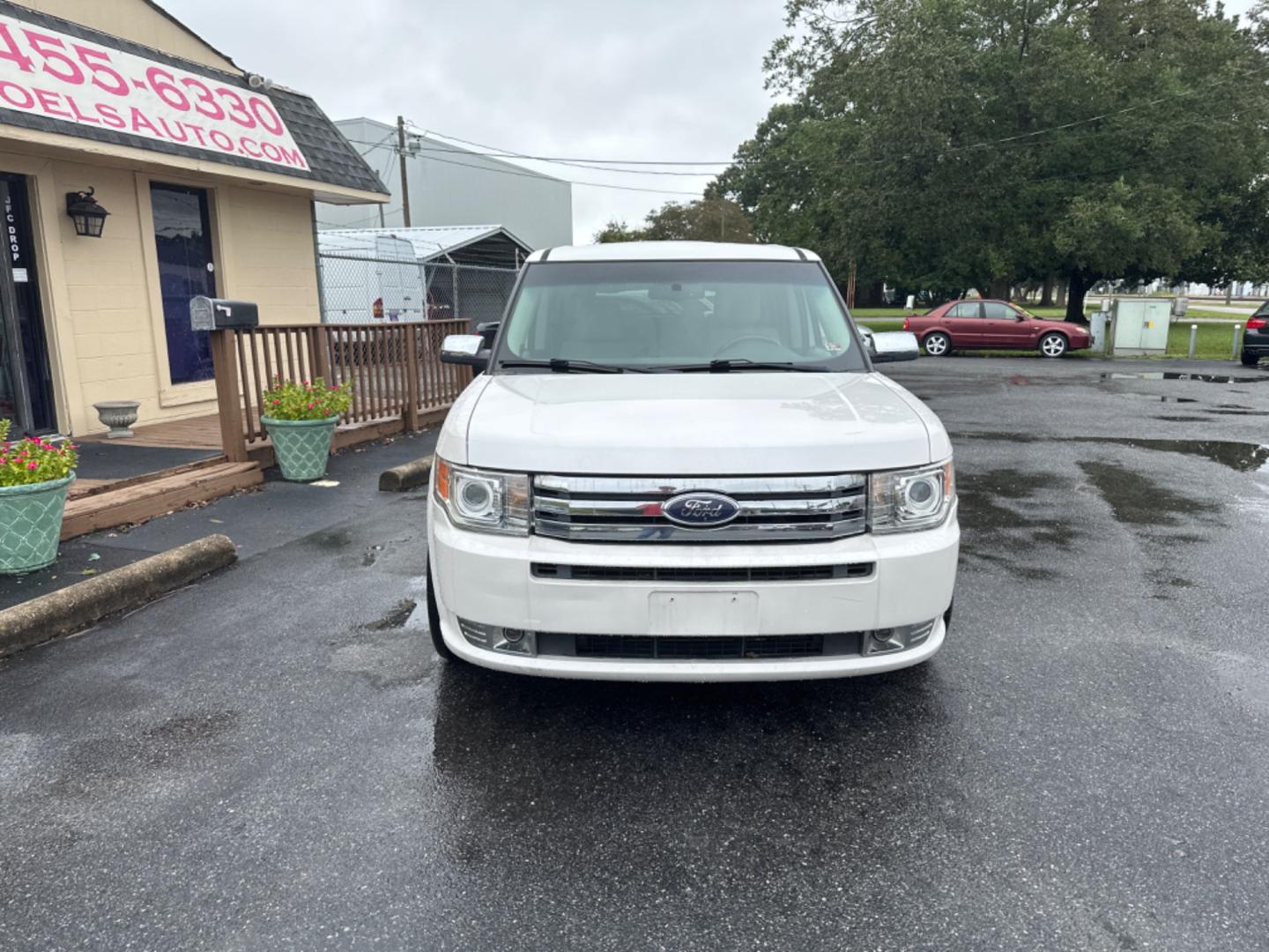 2010 white /tan Ford Flex Limited FWD (2FMGK5DC0AB) with an 3.5L V6 DOHC 24V engine, 6-Speed Automatic Overdrive transmission, located at 5700 Curlew Drive, Norfolk, VA, 23502, (757) 455-6330, 36.841885, -76.209412 - Photo#6