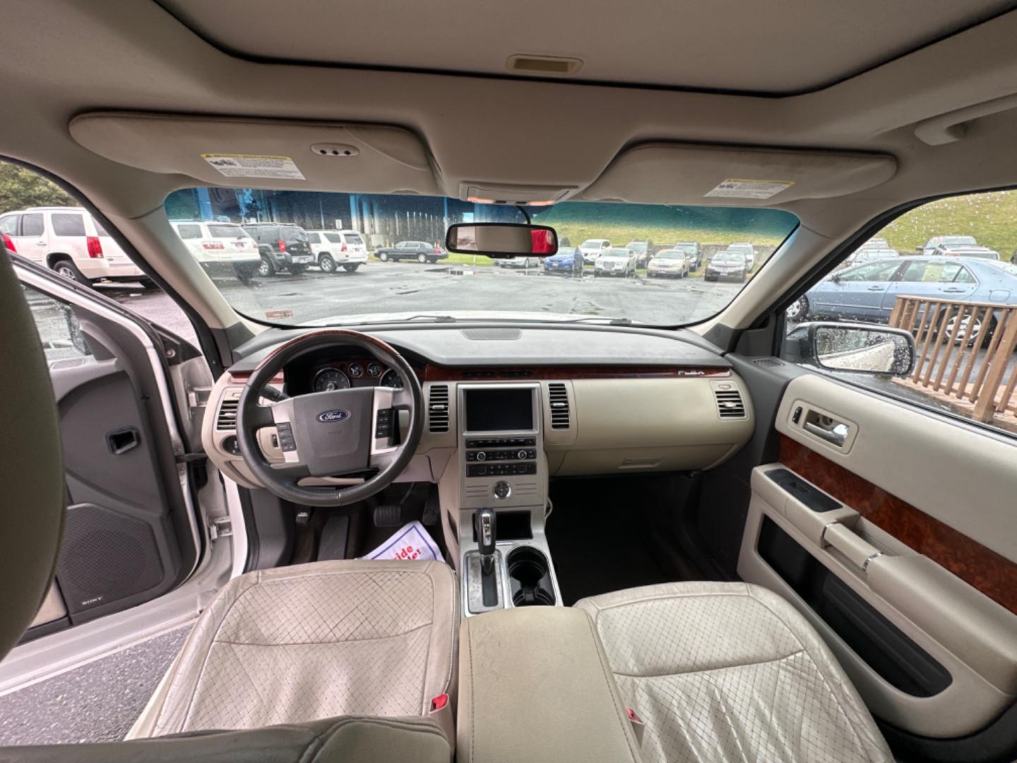 2010 white /tan Ford Flex Limited FWD (2FMGK5DC0AB) with an 3.5L V6 DOHC 24V engine, 6-Speed Automatic Overdrive transmission, located at 5700 Curlew Drive, Norfolk, VA, 23502, (757) 455-6330, 36.841885, -76.209412 - Photo#8