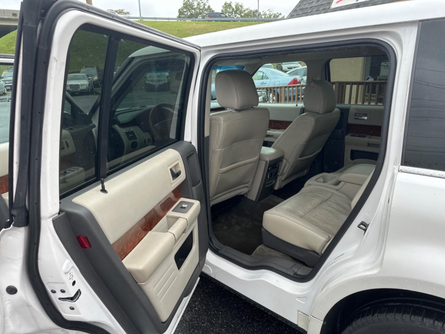 2010 white /tan Ford Flex Limited FWD (2FMGK5DC0AB) with an 3.5L V6 DOHC 24V engine, 6-Speed Automatic Overdrive transmission, located at 5700 Curlew Drive, Norfolk, VA, 23502, (757) 455-6330, 36.841885, -76.209412 - Photo#10