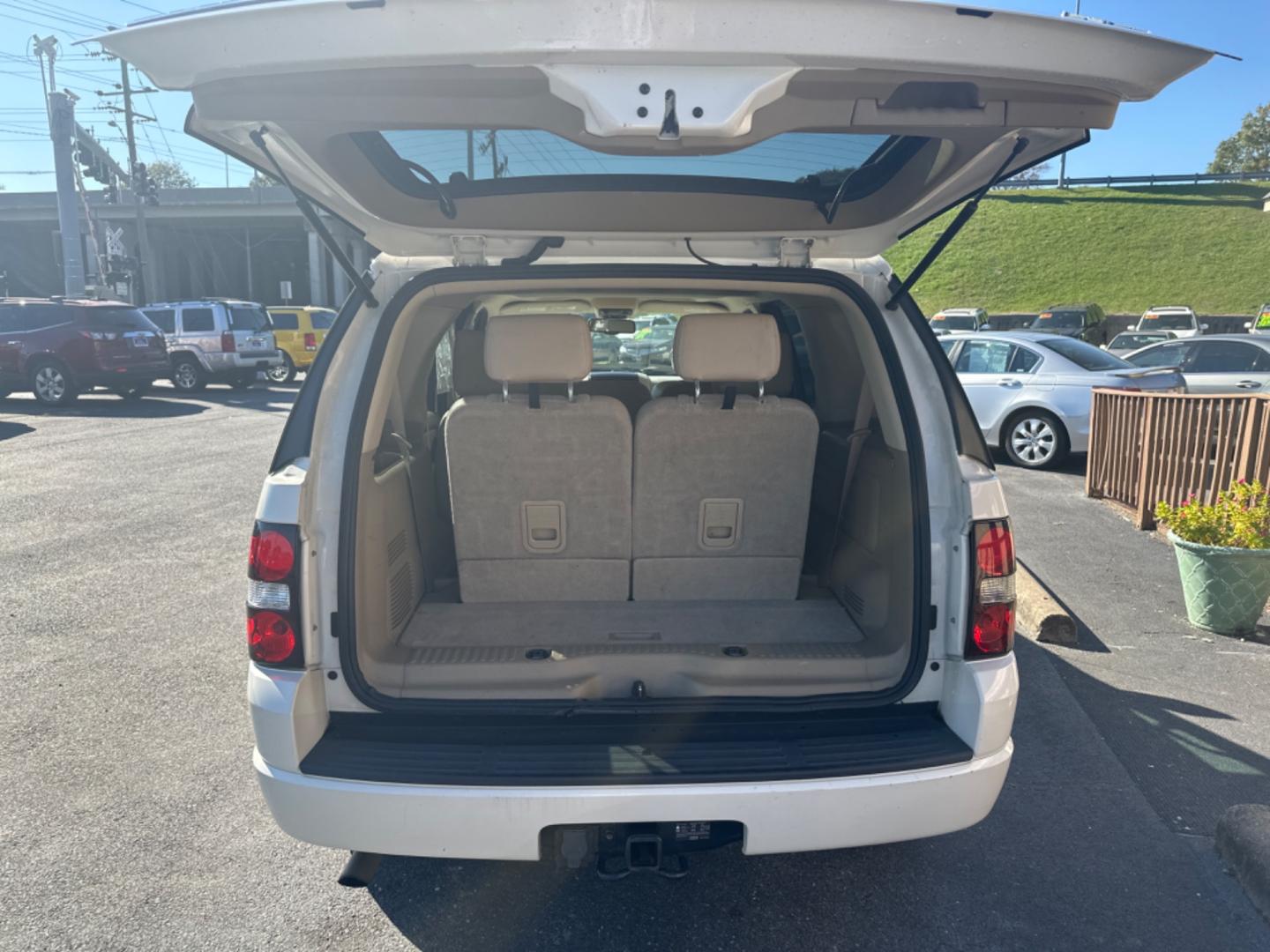 2008 white Ford Explorer Limited 4.6L 4WD (1FMEU75898U) with an 4.6L V8 SOHC 16V engine, 6-Speed Automatic Overdrive transmission, located at 5700 Curlew Drive, Norfolk, VA, 23502, (757) 455-6330, 36.841885, -76.209412 - Photo#12