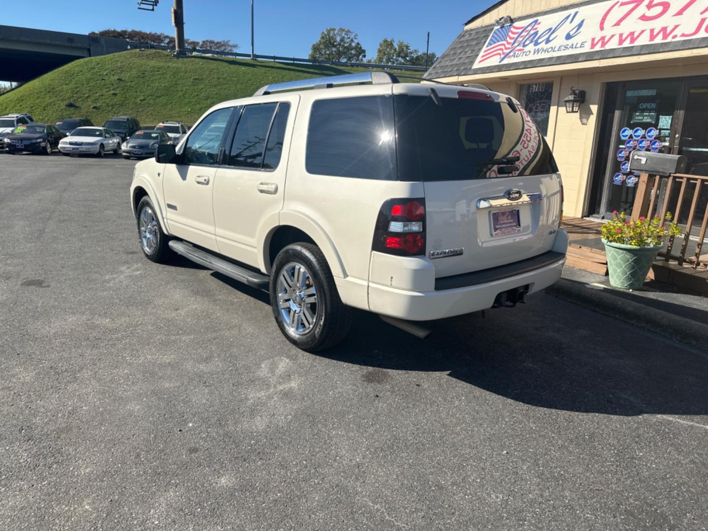 2008 white Ford Explorer Limited 4.6L 4WD (1FMEU75898U) with an 4.6L V8 SOHC 16V engine, 6-Speed Automatic Overdrive transmission, located at 5700 Curlew Drive, Norfolk, VA, 23502, (757) 455-6330, 36.841885, -76.209412 - Photo#3