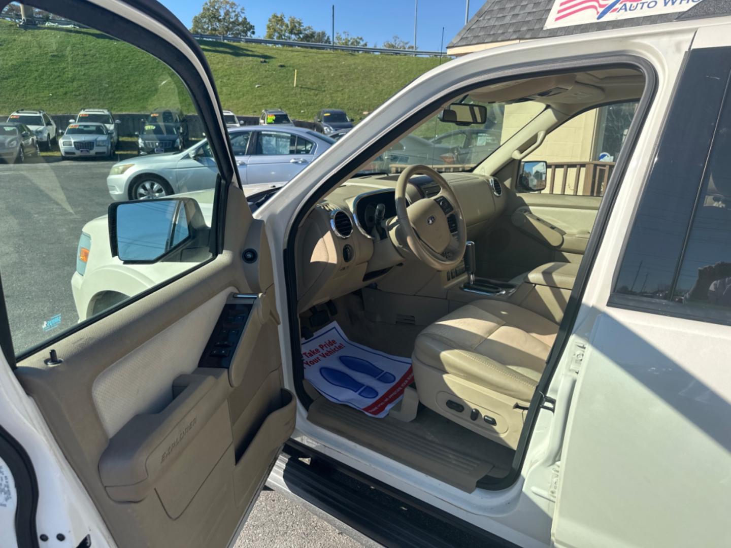 2008 white Ford Explorer Limited 4.6L 4WD (1FMEU75898U) with an 4.6L V8 SOHC 16V engine, 6-Speed Automatic Overdrive transmission, located at 5700 Curlew Drive, Norfolk, VA, 23502, (757) 455-6330, 36.841885, -76.209412 - Photo#8