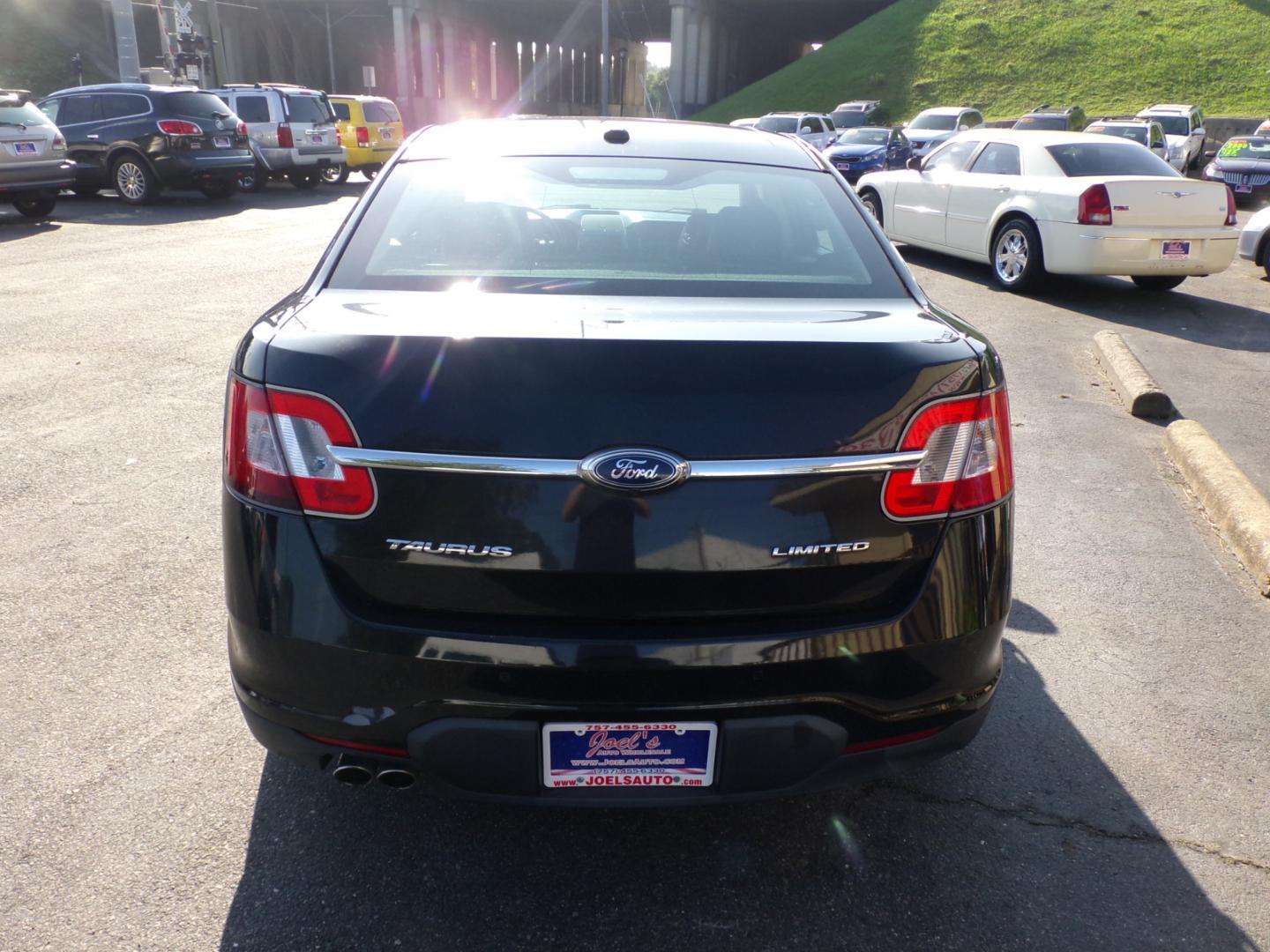 2011 Black Ford Taurus Limited FWD (1FAHP2FW0BG) with an 3.5L V6 DOHC 24V engine, 6-Speed Automatic transmission, located at 5700 Curlew Drive, Norfolk, VA, 23502, (757) 455-6330, 36.841885, -76.209412 - Photo#12