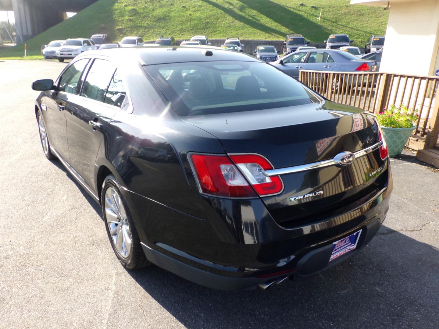 2011 Black Ford Taurus Limited FWD (1FAHP2FW0BG) with an 3.5L V6 DOHC 24V engine, 6-Speed Automatic transmission, located at 5700 Curlew Drive, Norfolk, VA, 23502, (757) 455-6330, 36.841885, -76.209412 - Photo#13