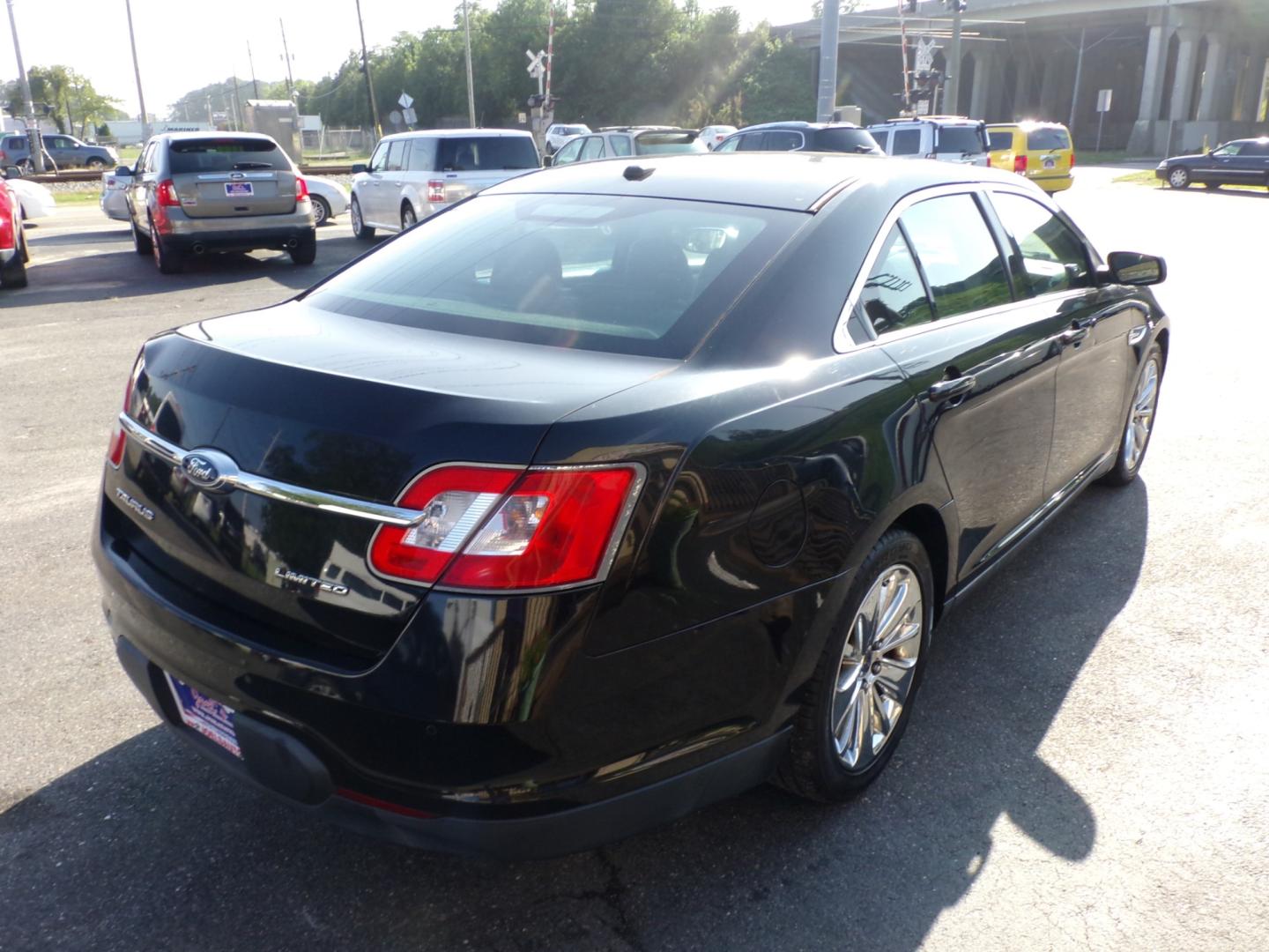 2011 Black Ford Taurus Limited FWD (1FAHP2FW0BG) with an 3.5L V6 DOHC 24V engine, 6-Speed Automatic transmission, located at 5700 Curlew Drive, Norfolk, VA, 23502, (757) 455-6330, 36.841885, -76.209412 - Photo#14