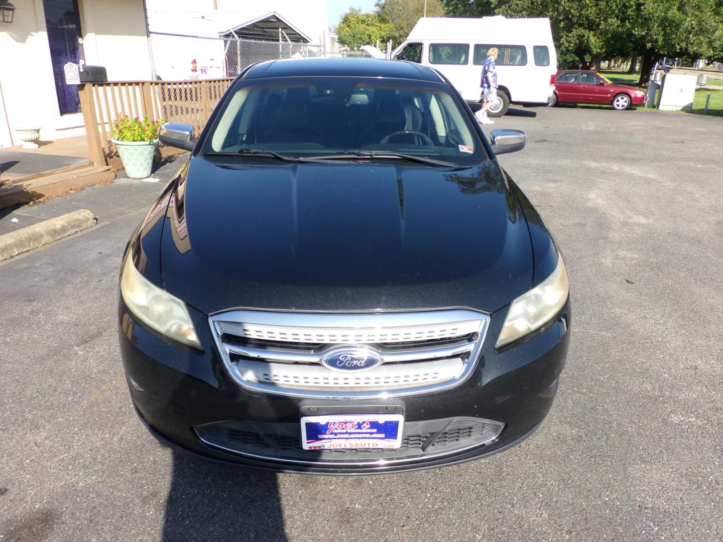 2011 Black Ford Taurus Limited FWD (1FAHP2FW0BG) with an 3.5L V6 DOHC 24V engine, 6-Speed Automatic transmission, located at 5700 Curlew Drive, Norfolk, VA, 23502, (757) 455-6330, 36.841885, -76.209412 - Photo#3