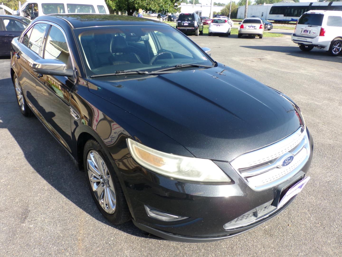 2011 Black Ford Taurus Limited FWD (1FAHP2FW0BG) with an 3.5L V6 DOHC 24V engine, 6-Speed Automatic transmission, located at 5700 Curlew Drive, Norfolk, VA, 23502, (757) 455-6330, 36.841885, -76.209412 - Photo#4