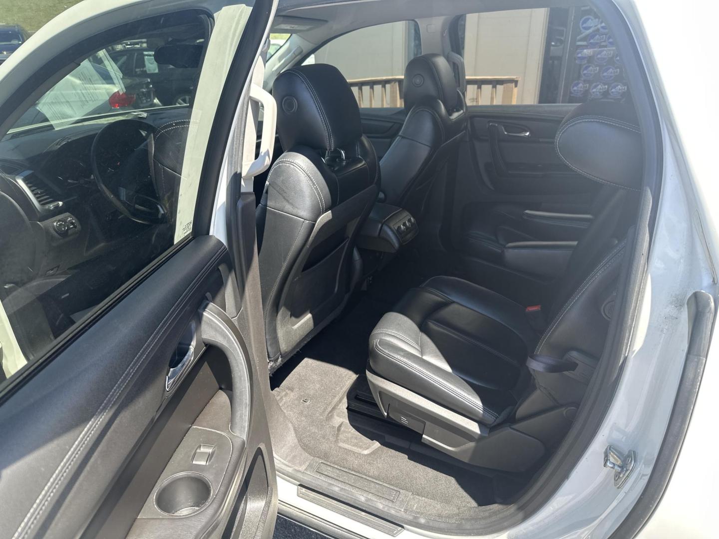 2015 white GMC Acadia SLE-2 FWD (1GKKRPKDXFJ) with an 3.6L V6 DOHC 24V engine, 6-Speed Automatic transmission, located at 5700 Curlew Drive, Norfolk, VA, 23502, (757) 455-6330, 36.841885, -76.209412 - Photo#7