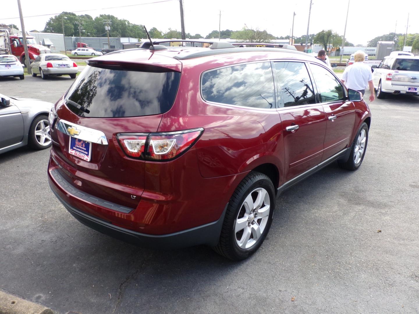 2017 Red Chevrolet Traverse 1LT AWD (1GNKVGKDXHJ) with an 3.6L V6 DOHC 24V engine, 6A transmission, located at 5700 Curlew Drive, Norfolk, VA, 23502, (757) 455-6330, 36.841885, -76.209412 - Photo#12