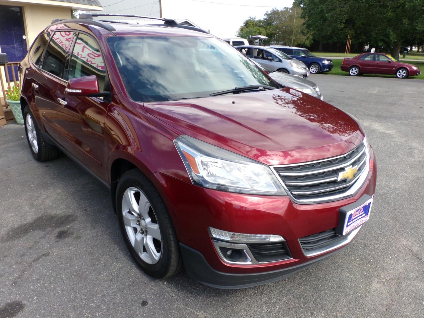 2017 Red Chevrolet Traverse 1LT AWD (1GNKVGKDXHJ) with an 3.6L V6 DOHC 24V engine, 6A transmission, located at 5700 Curlew Drive, Norfolk, VA, 23502, (757) 455-6330, 36.841885, -76.209412 - Photo#3