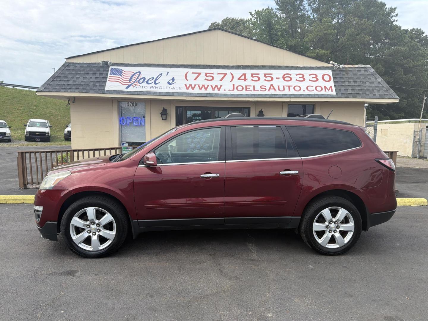2017 Red Chevrolet Traverse 1LT AWD (1GNKVGKDXHJ) with an 3.6L V6 DOHC 24V engine, 6A transmission, located at 5700 Curlew Drive, Norfolk, VA, 23502, (757) 455-6330, 36.841885, -76.209412 - Photo#0