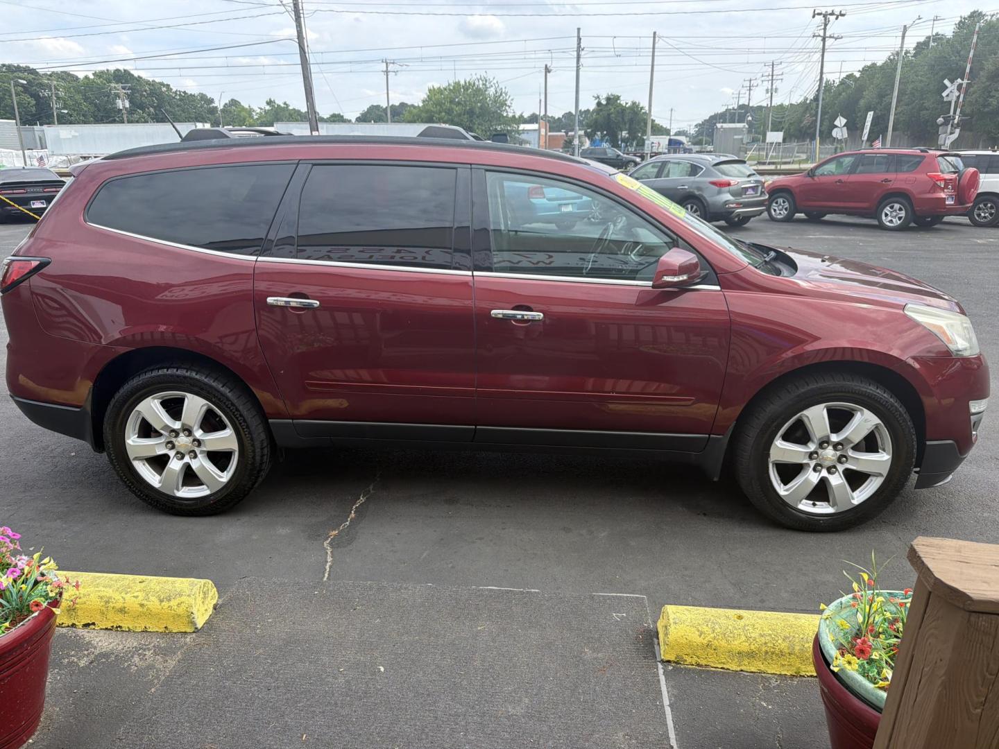 2017 Red Chevrolet Traverse 1LT AWD (1GNKVGKDXHJ) with an 3.6L V6 DOHC 24V engine, 6A transmission, located at 5700 Curlew Drive, Norfolk, VA, 23502, (757) 455-6330, 36.841885, -76.209412 - Photo#3