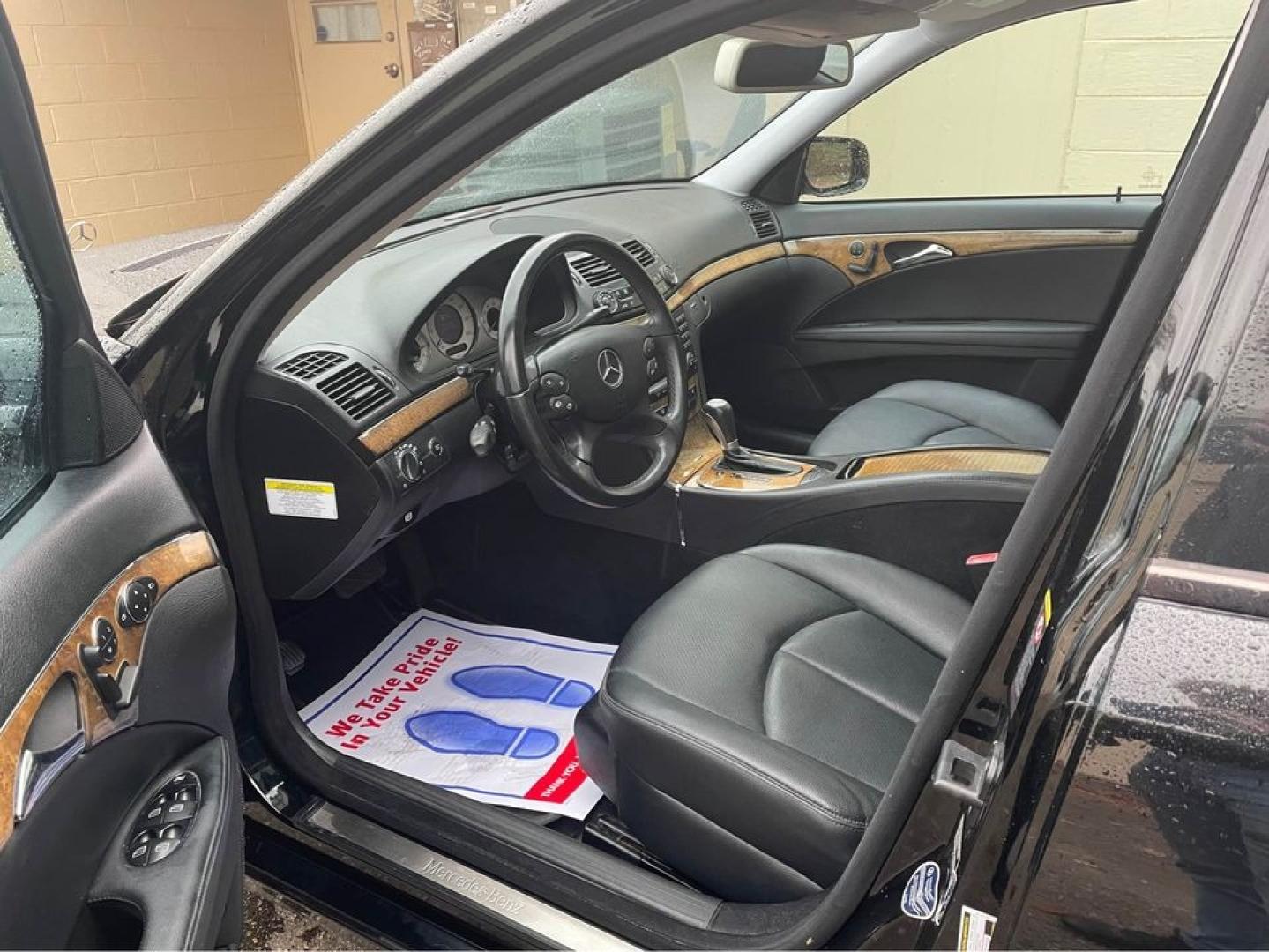 2008 Black /Black Mercedes-Benz E-Class E350 Luxury (WDBUF56X48B) with an 3.5L V6 DOHC 24V engine, Automatic transmission, located at 5700 Curlew Drive, Norfolk, VA, 23502, (757) 455-6330, 36.841885, -76.209412 - Photo#9