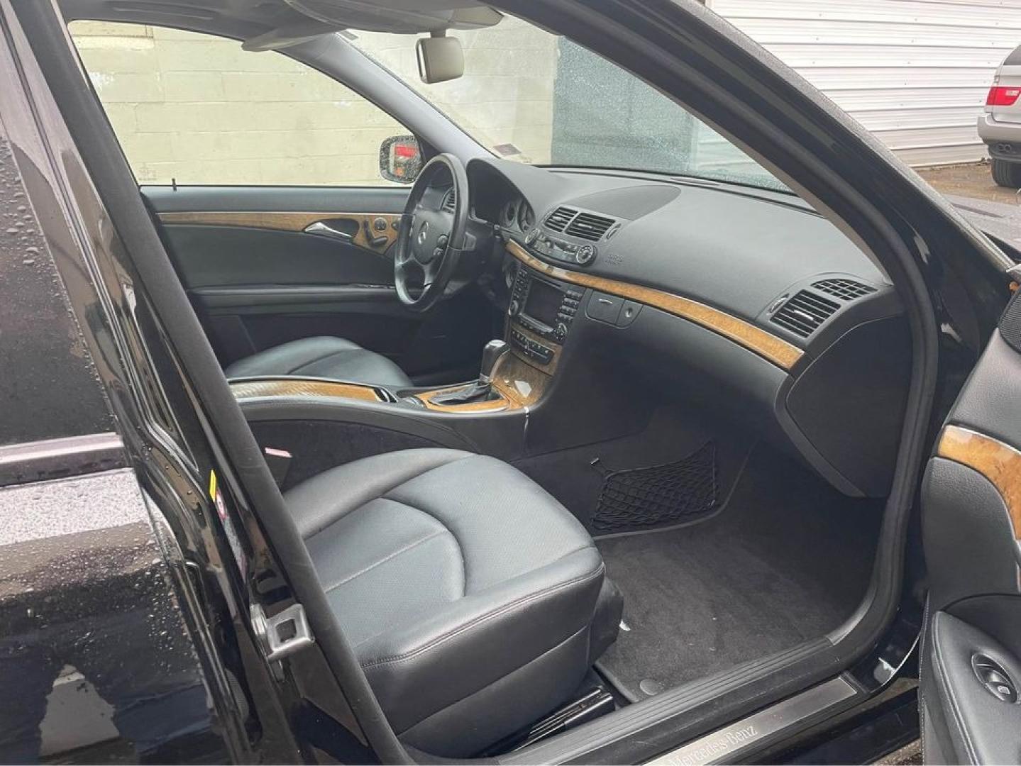 2008 Black /Black Mercedes-Benz E-Class E350 Luxury (WDBUF56X48B) with an 3.5L V6 DOHC 24V engine, Automatic transmission, located at 5700 Curlew Drive, Norfolk, VA, 23502, (757) 455-6330, 36.841885, -76.209412 - Photo#7