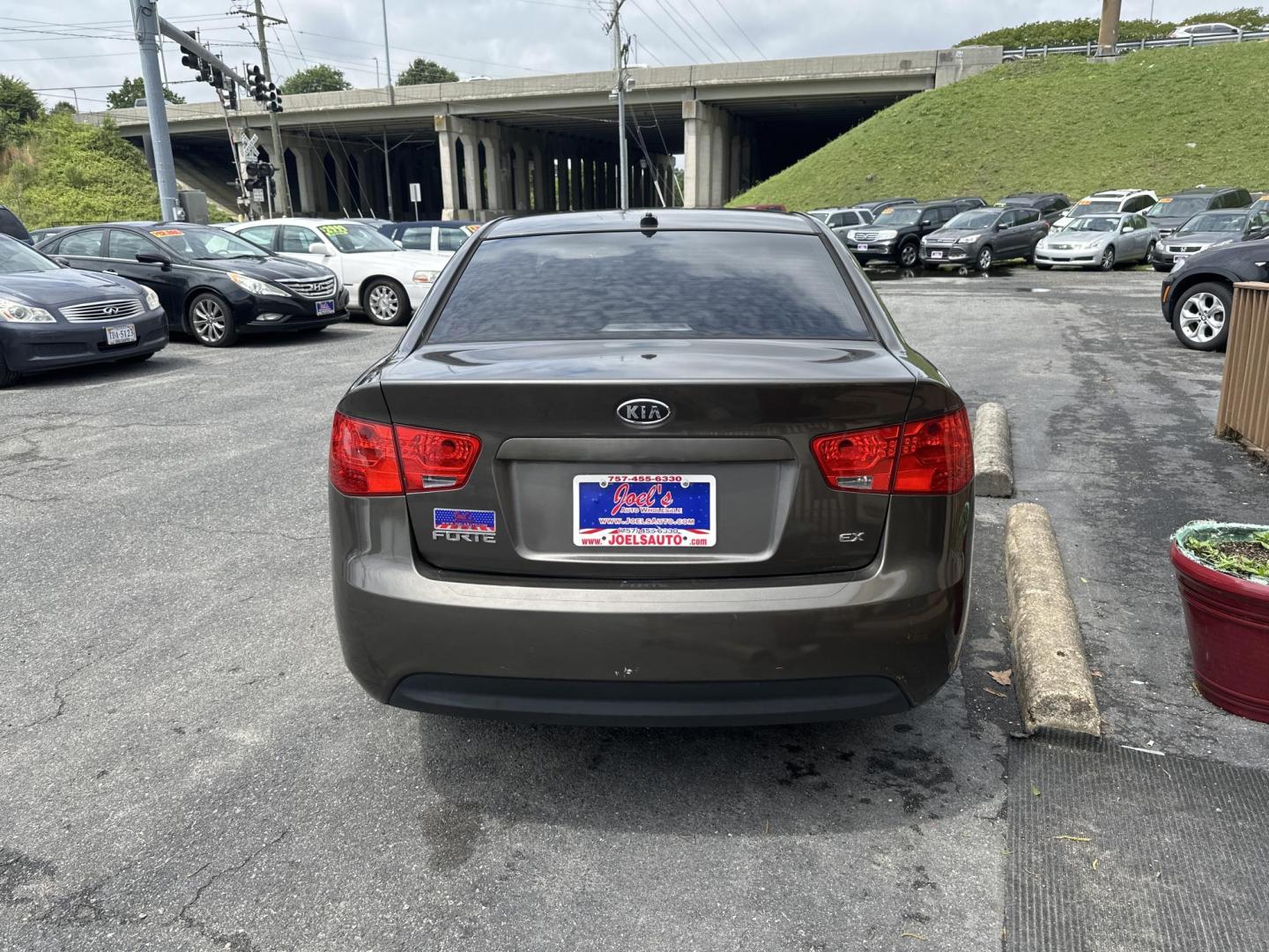2011 Gray Kia Forte (KNAFU4A28B5) , located at 5700 Curlew Drive, Norfolk, VA, 23502, (757) 455-6330, 36.841885, -76.209412 - Photo#2