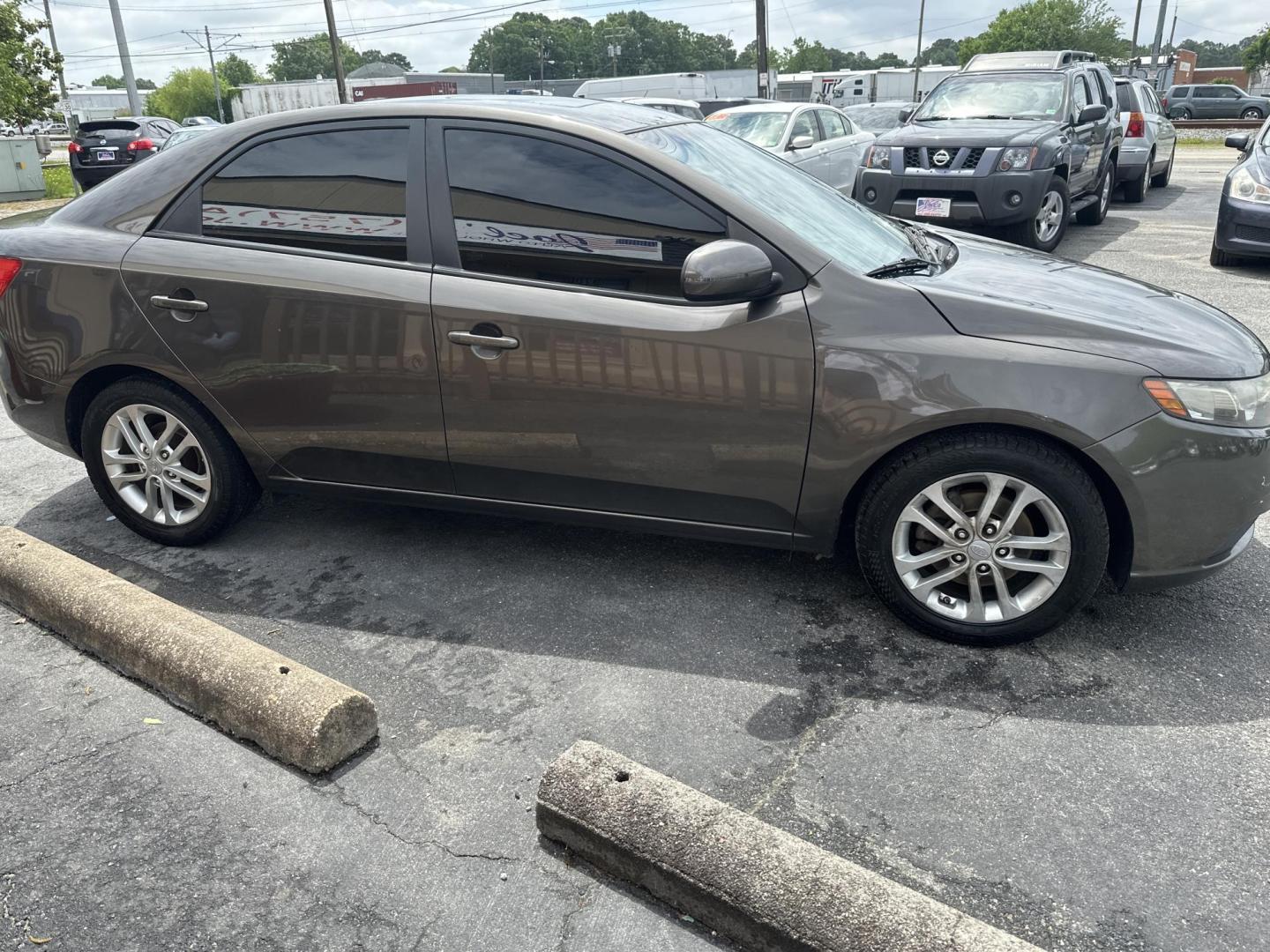 2011 Gray Kia Forte (KNAFU4A28B5) , located at 5700 Curlew Drive, Norfolk, VA, 23502, (757) 455-6330, 36.841885, -76.209412 - Photo#3