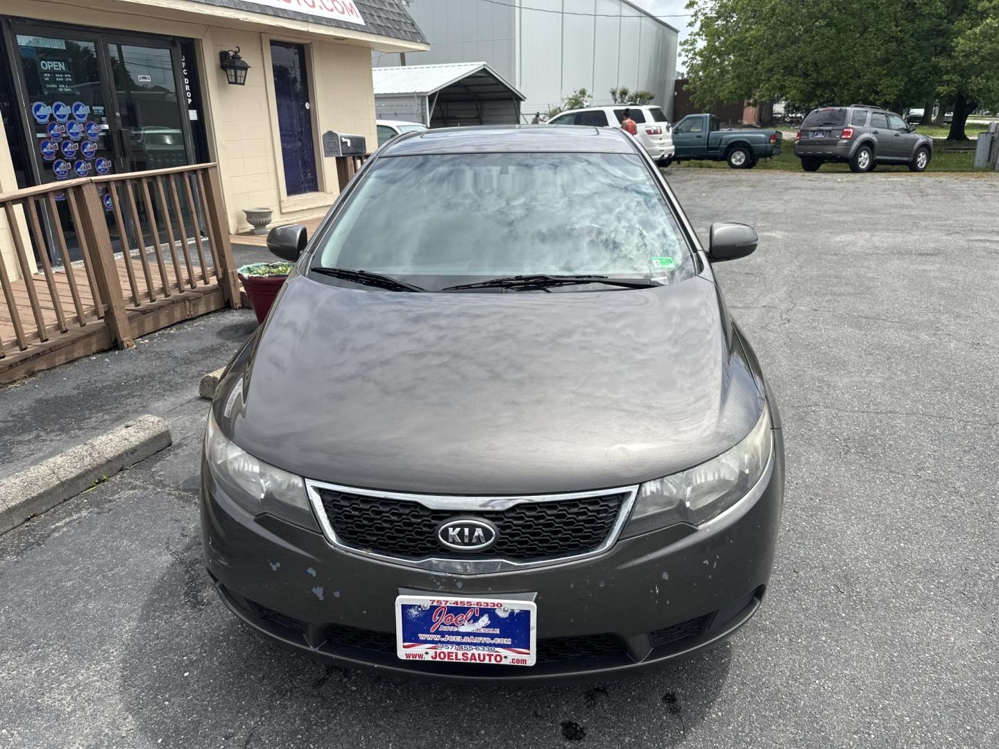 2011 Gray Kia Forte (KNAFU4A28B5) , located at 5700 Curlew Drive, Norfolk, VA, 23502, (757) 455-6330, 36.841885, -76.209412 - Photo#4