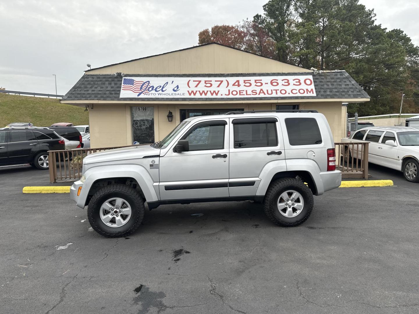2011 Silver Jeep Liberty (1J4PN2GK1BW) with an 3.7L V6 engine, Automatic transmission, located at 5700 Curlew Drive, Norfolk, VA, 23502, (757) 455-6330, 36.841885, -76.209412 - Photo#1
