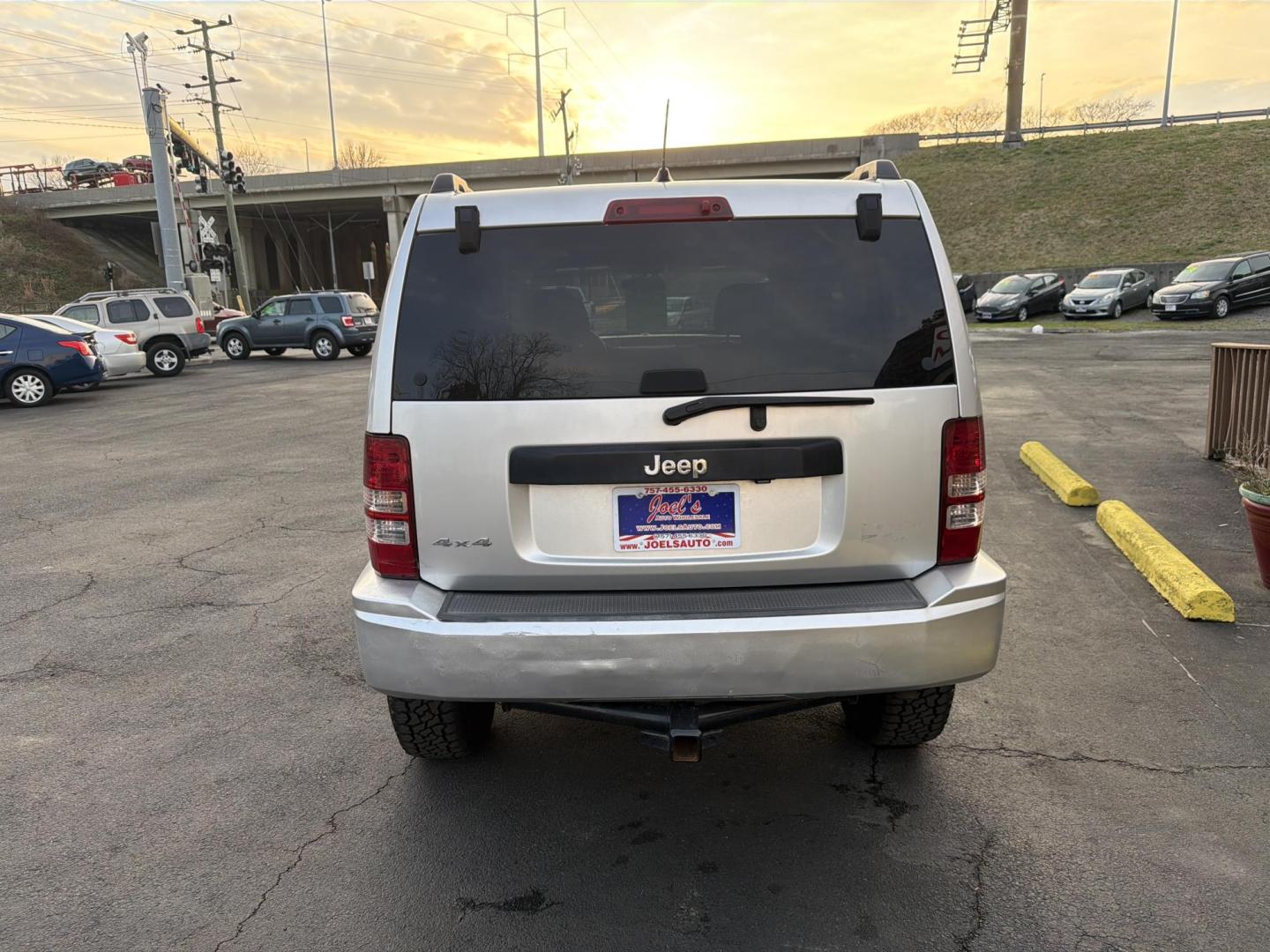 2011 Silver Jeep Liberty (1J4PN2GK1BW) with an 3.7L V6 engine, Automatic transmission, located at 5700 Curlew Drive, Norfolk, VA, 23502, (757) 455-6330, 36.841885, -76.209412 - Photo#2