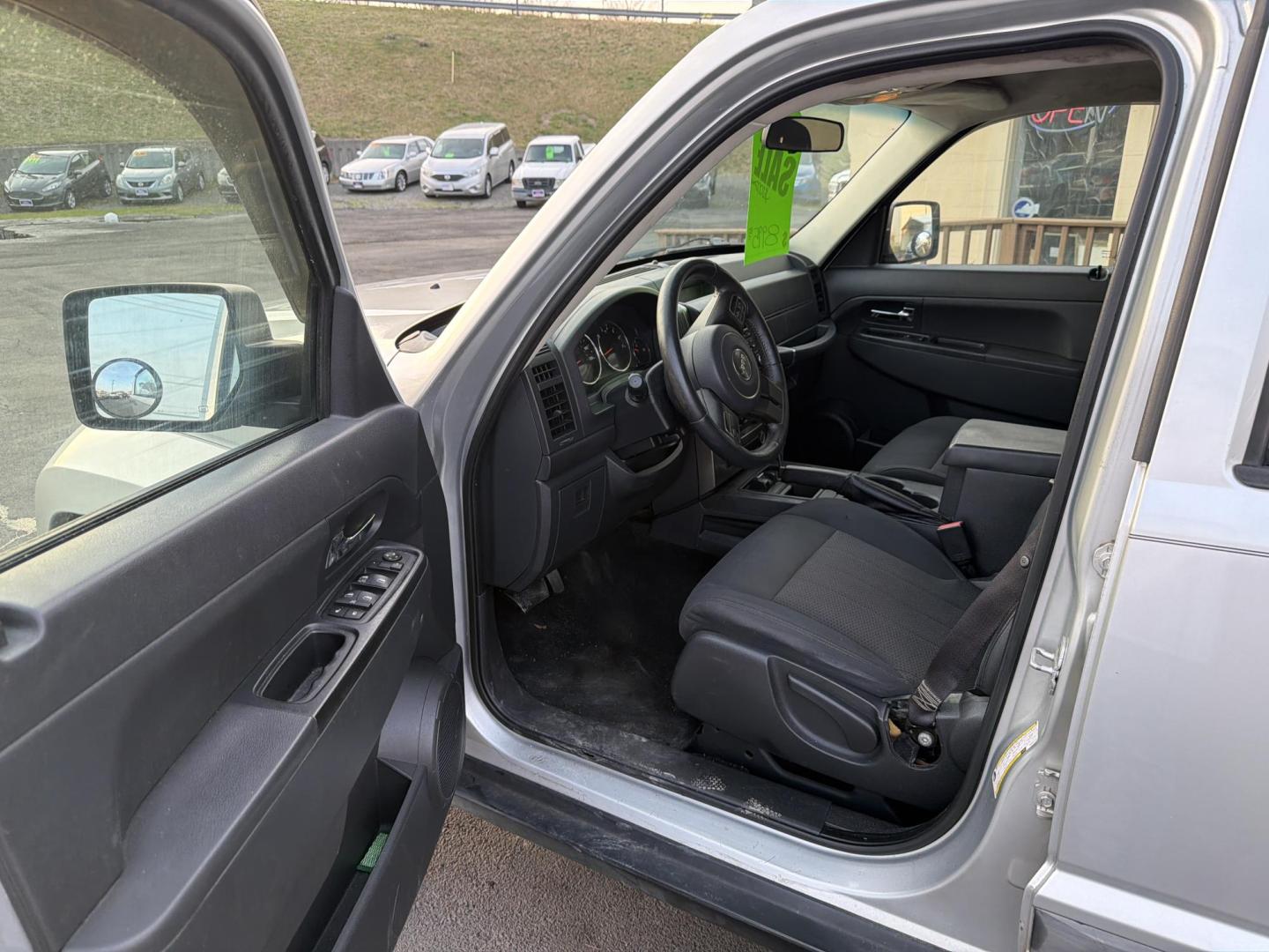 2011 Silver Jeep Liberty (1J4PN2GK1BW) with an 3.7L V6 engine, Automatic transmission, located at 5700 Curlew Drive, Norfolk, VA, 23502, (757) 455-6330, 36.841885, -76.209412 - Photo#5