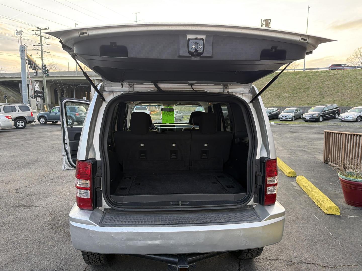 2011 Silver Jeep Liberty (1J4PN2GK1BW) with an 3.7L V6 engine, Automatic transmission, located at 5700 Curlew Drive, Norfolk, VA, 23502, (757) 455-6330, 36.841885, -76.209412 - Photo#9