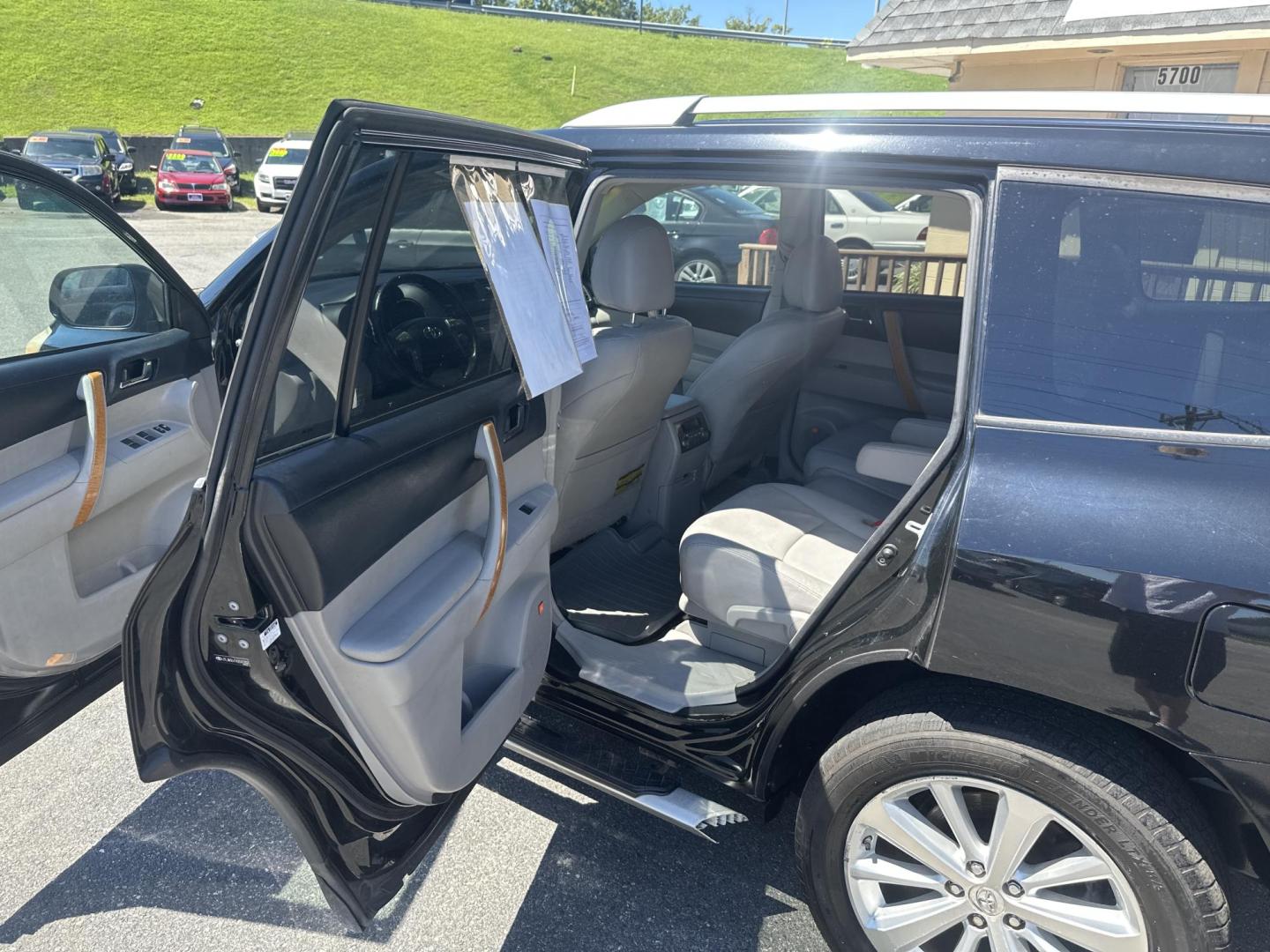 2010 Black /Gray Toyota Highlander Hybrid Limited Hybrid (JTEJW3EH1A2) with an V6 Hybrid engine, CVT transmission, located at 5700 Curlew Drive, Norfolk, VA, 23502, (757) 455-6330, 36.841885, -76.209412 - -2010 Toyota Highlander Hybrid Limited -Carfax 1 Owner -Excellent service history -Fresh oil change -New state inspection -Great tread on all tires -This suv is ready for a new home -VADLR $250 processing fee. No other dealer fees. - Photo#8
