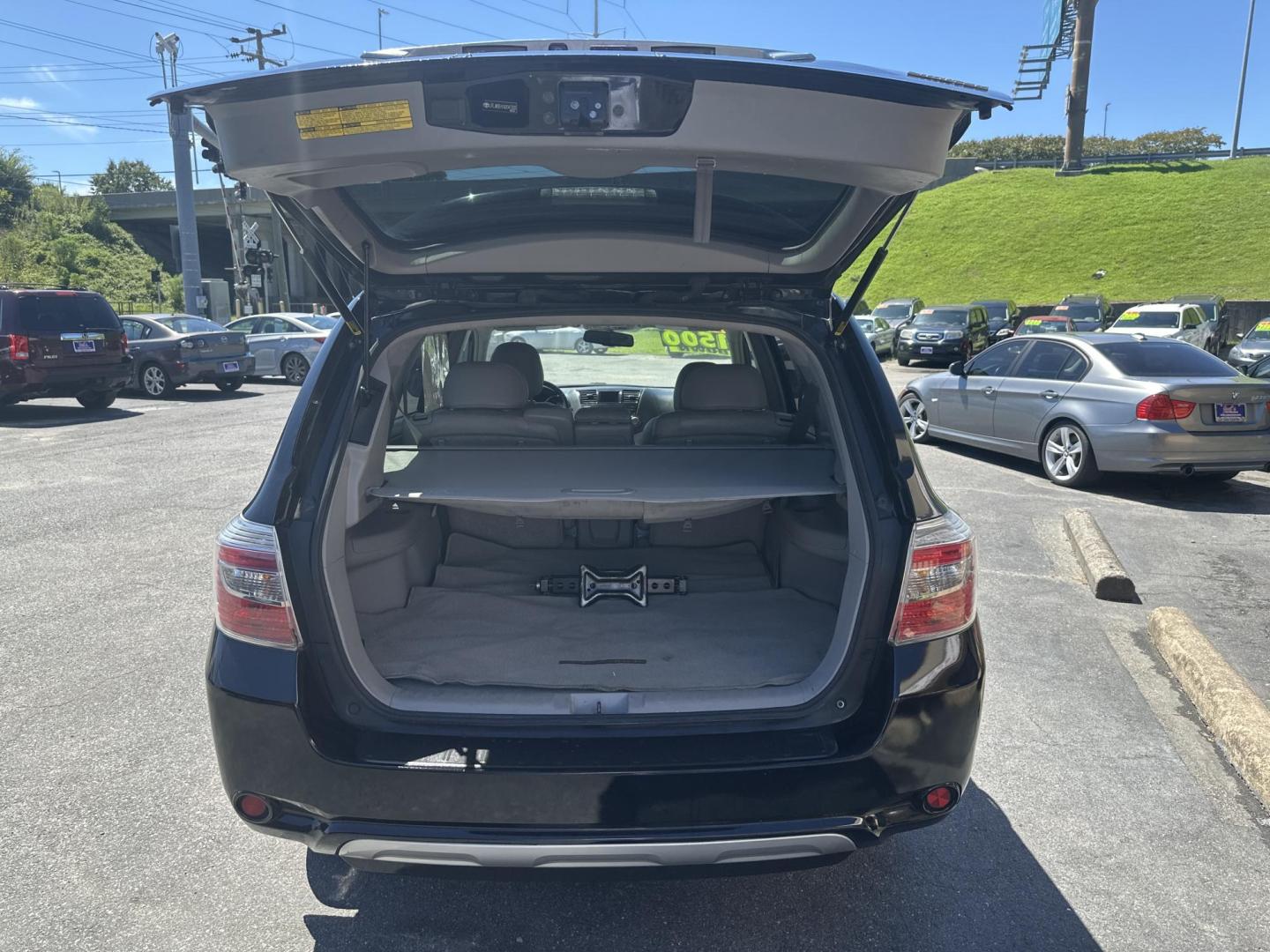 2010 Black /Gray Toyota Highlander Hybrid Limited Hybrid (JTEJW3EH1A2) with an V6 Hybrid engine, CVT transmission, located at 5700 Curlew Drive, Norfolk, VA, 23502, (757) 455-6330, 36.841885, -76.209412 - -2010 Toyota Highlander Hybrid Limited -Carfax 1 Owner -Excellent service history -Fresh oil change -New state inspection -Great tread on all tires -This suv is ready for a new home -VADLR $250 processing fee. No other dealer fees. - Photo#10