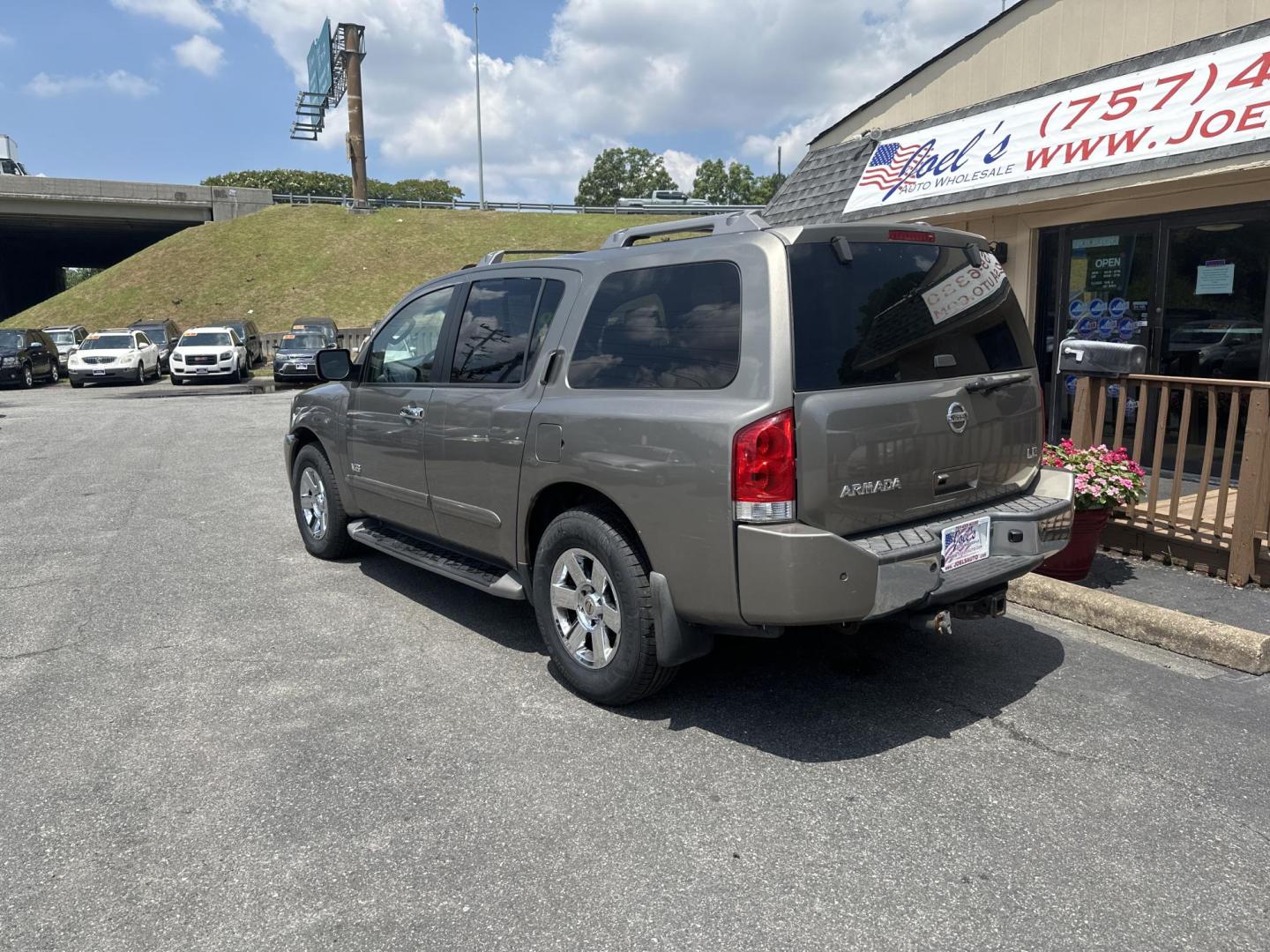 2007 Gray Nissan Armada LE 4WD (5N1BA08CX7N) with an 5.6L V8 DOHC 32V FFV engine, 5-Speed Automatic Overdrive transmission, located at 5700 Curlew Drive, Norfolk, VA, 23502, (757) 455-6330, 36.841885, -76.209412 - Photo#1