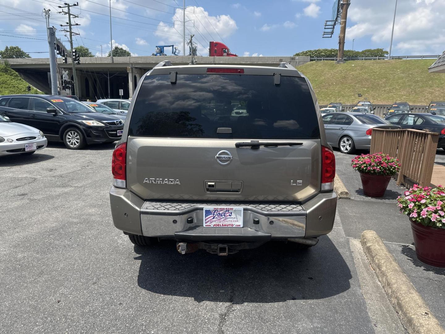 2007 Gray Nissan Armada LE 4WD (5N1BA08CX7N) with an 5.6L V8 DOHC 32V FFV engine, 5-Speed Automatic Overdrive transmission, located at 5700 Curlew Drive, Norfolk, VA, 23502, (757) 455-6330, 36.841885, -76.209412 - Photo#2