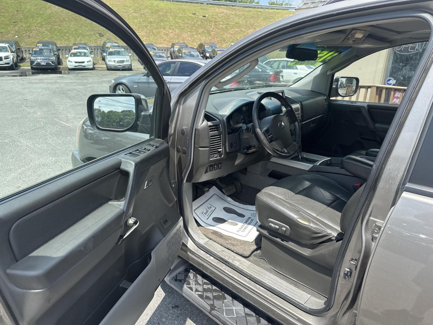 2007 Gray Nissan Armada LE 4WD (5N1BA08CX7N) with an 5.6L V8 DOHC 32V FFV engine, 5-Speed Automatic Overdrive transmission, located at 5700 Curlew Drive, Norfolk, VA, 23502, (757) 455-6330, 36.841885, -76.209412 - Photo#6