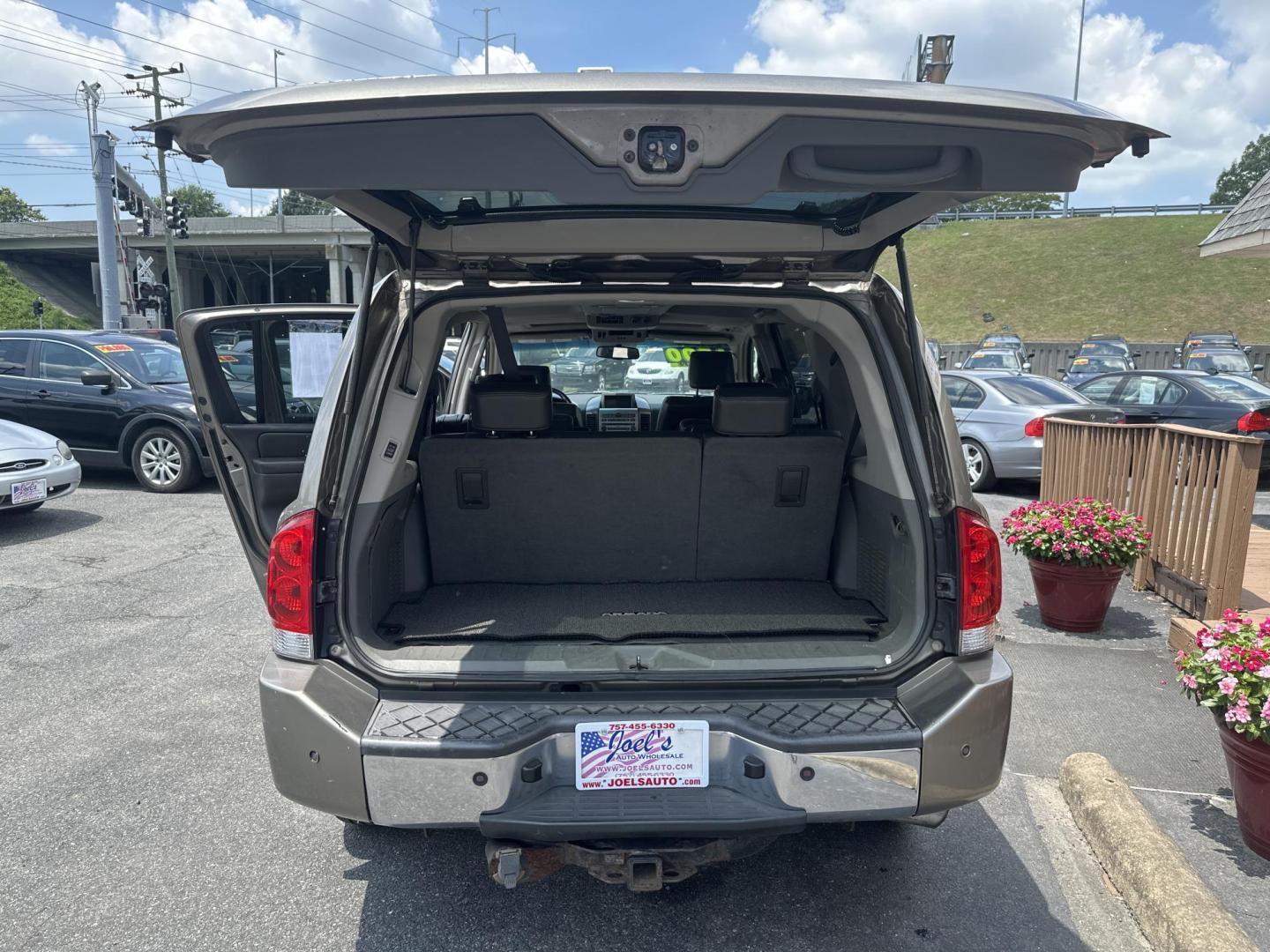2007 Gray Nissan Armada LE 4WD (5N1BA08CX7N) with an 5.6L V8 DOHC 32V FFV engine, 5-Speed Automatic Overdrive transmission, located at 5700 Curlew Drive, Norfolk, VA, 23502, (757) 455-6330, 36.841885, -76.209412 - Photo#12