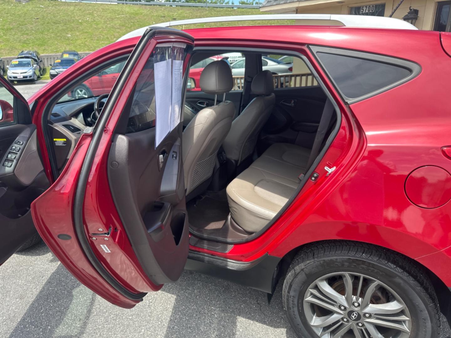 2014 Red Hyundai Tucson (KM8JU3AG9EU) , located at 5700 Curlew Drive, Norfolk, VA, 23502, (757) 455-6330, 36.841885, -76.209412 - Photo#9