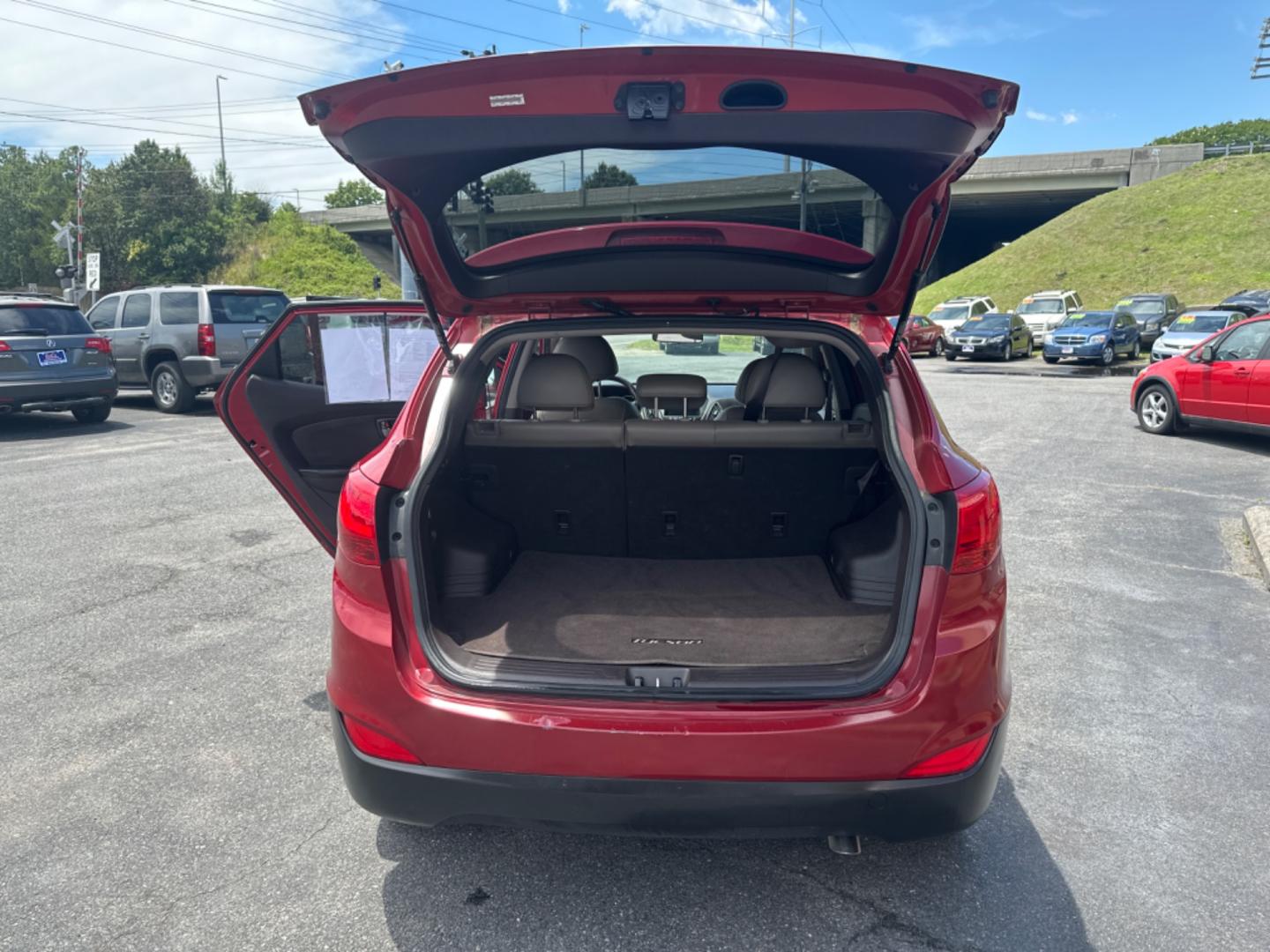 2014 Red Hyundai Tucson (KM8JU3AG9EU) , located at 5700 Curlew Drive, Norfolk, VA, 23502, (757) 455-6330, 36.841885, -76.209412 - Photo#11