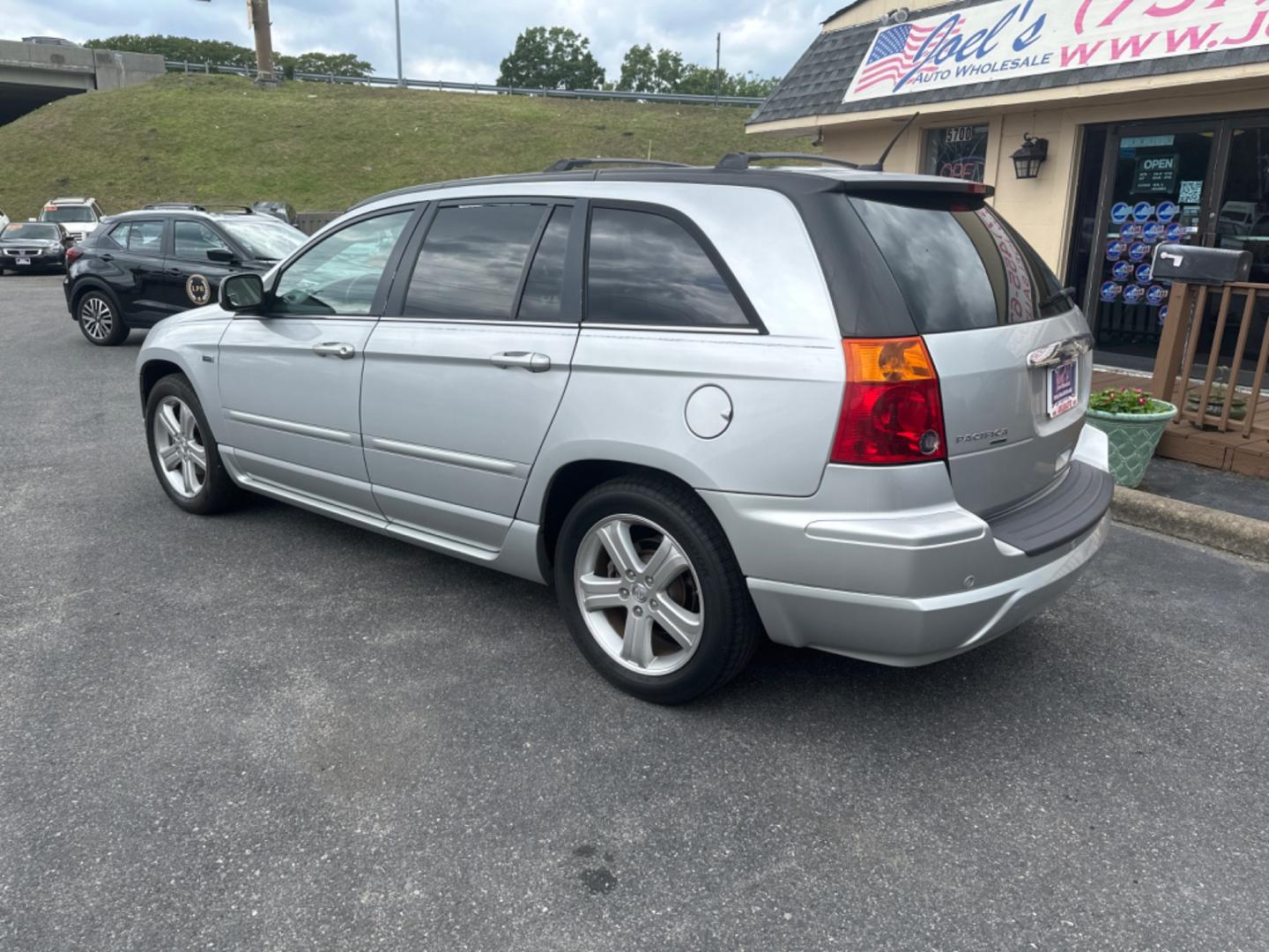 2008 Silver Chrysler Pacifica Touring AWD (2A8GM68X18R) with an 4.0L V6 SOHC 24V engine, 6-Speed Automatic Overdrive transmission, located at 5700 Curlew Drive, Norfolk, VA, 23502, (757) 455-6330, 36.841885, -76.209412 - Photo#1