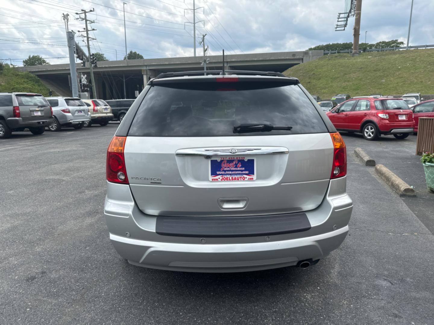 2008 Silver Chrysler Pacifica Touring AWD (2A8GM68X18R) with an 4.0L V6 SOHC 24V engine, 6-Speed Automatic Overdrive transmission, located at 5700 Curlew Drive, Norfolk, VA, 23502, (757) 455-6330, 36.841885, -76.209412 - Photo#2